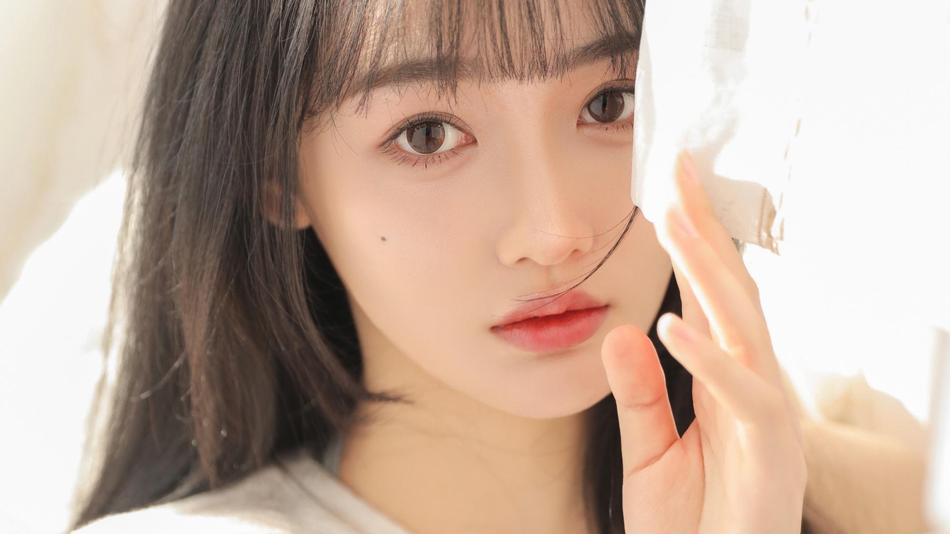 清纯 白皙 长发 大眼睛 养眼