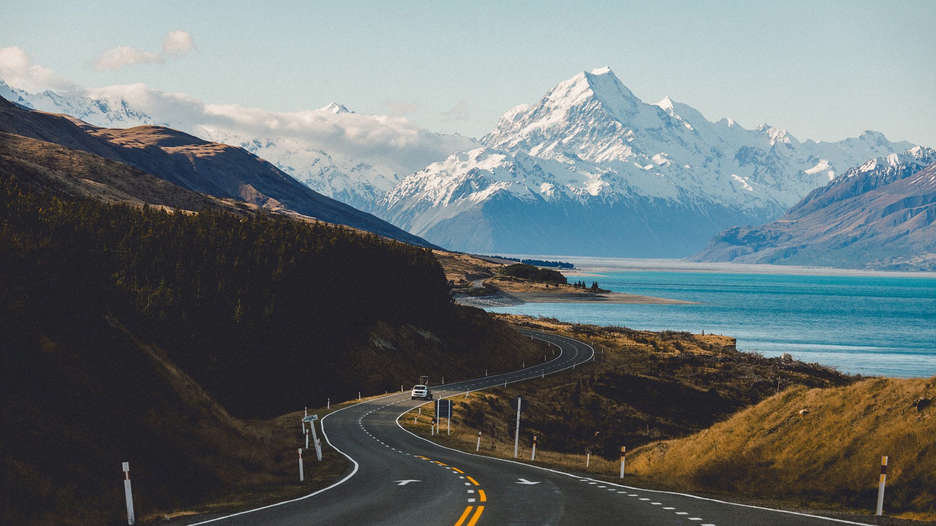 自然风光 雪山 公路 跑车 湖
