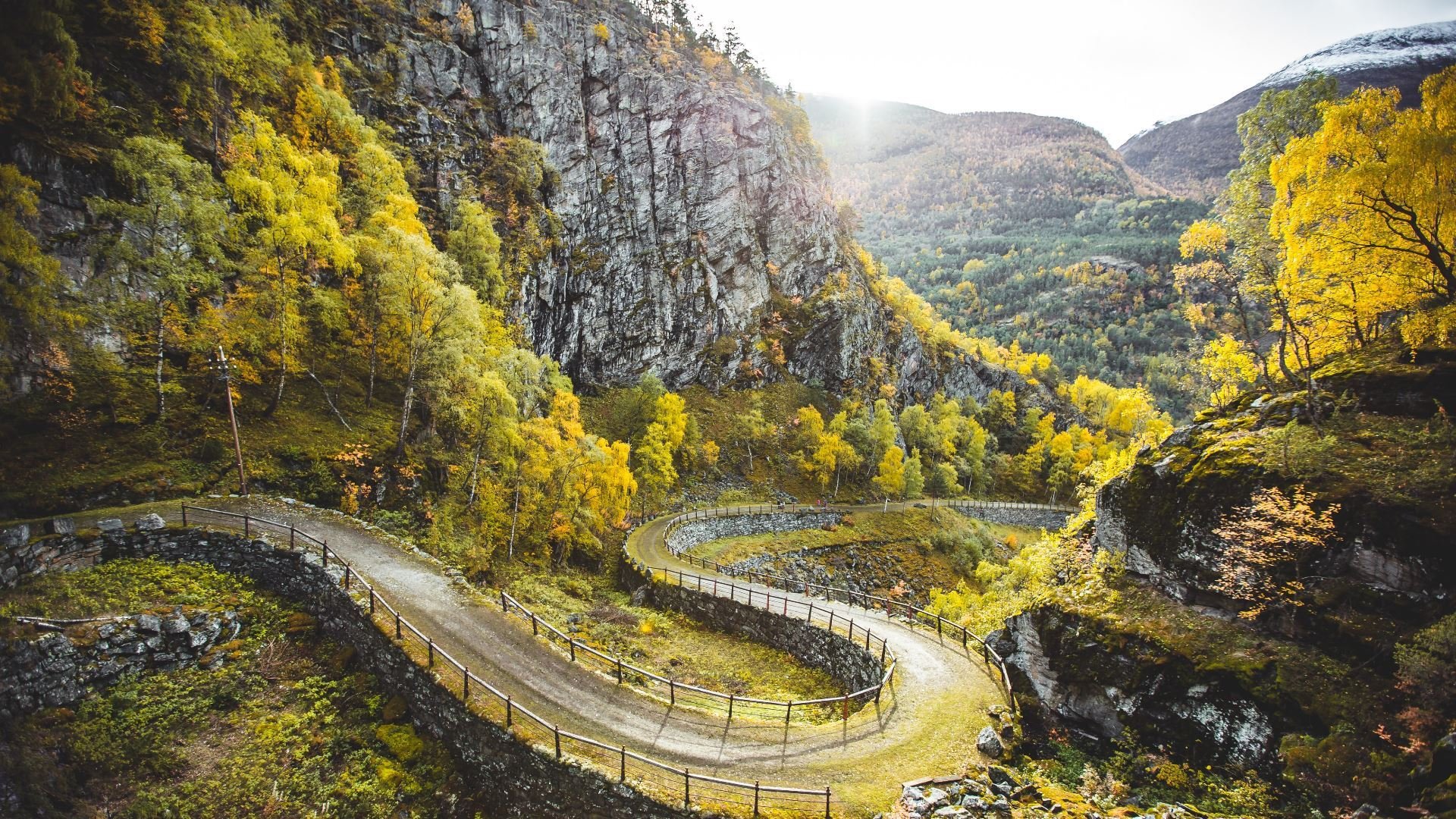 秋意正浓 山谷 蜿蜒 公路