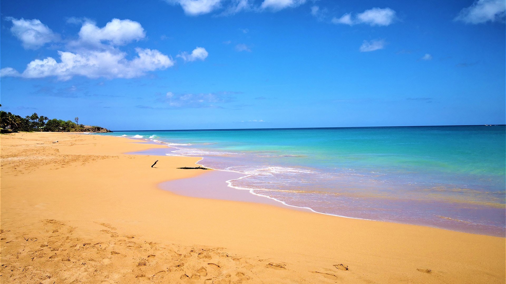 海洋天堂 沙滩 海浪 云朵 蓝天 海滩