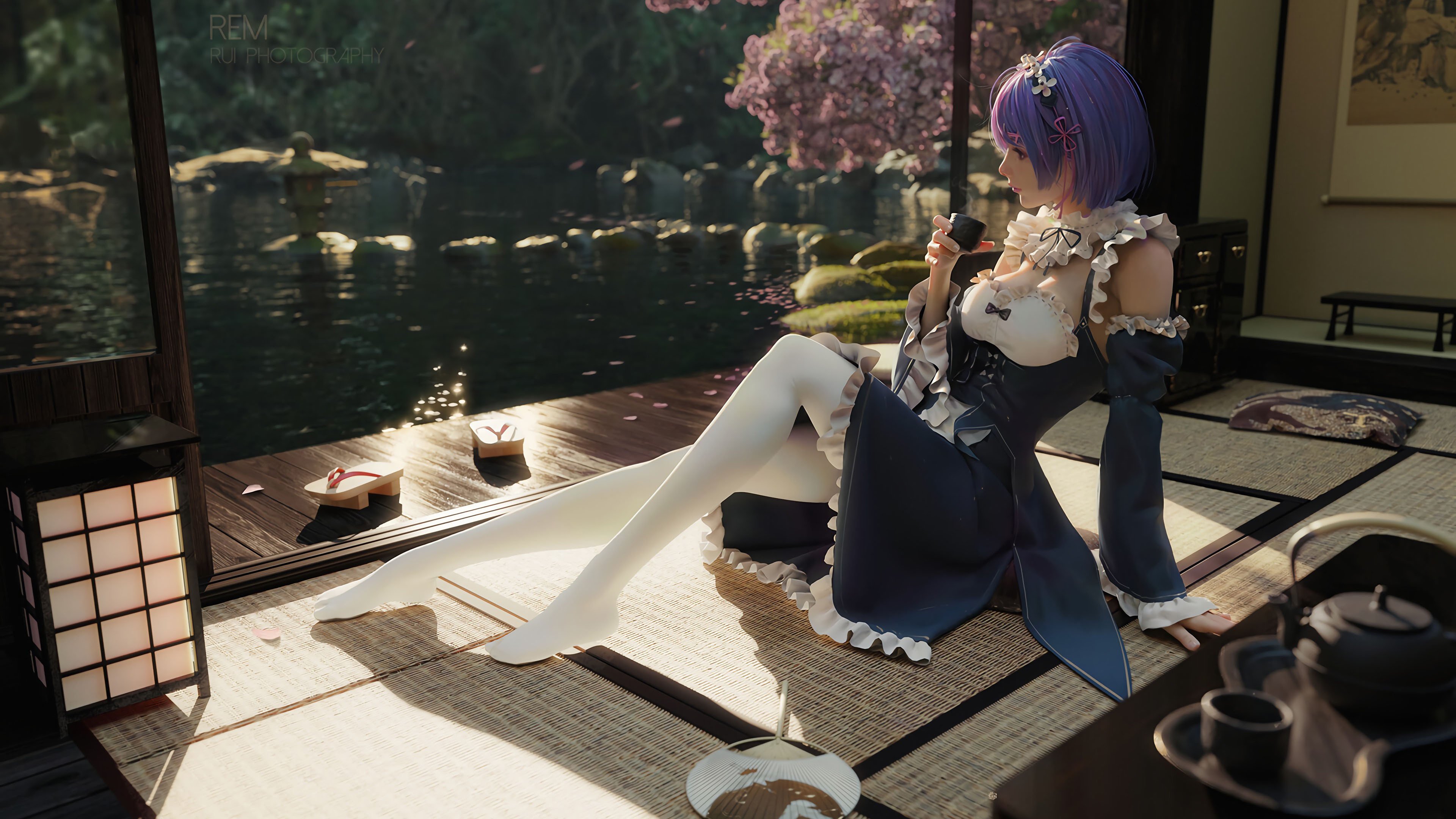 蕾姆 二次元美少女 紫色短发 女仆装 白色裤袜 草席