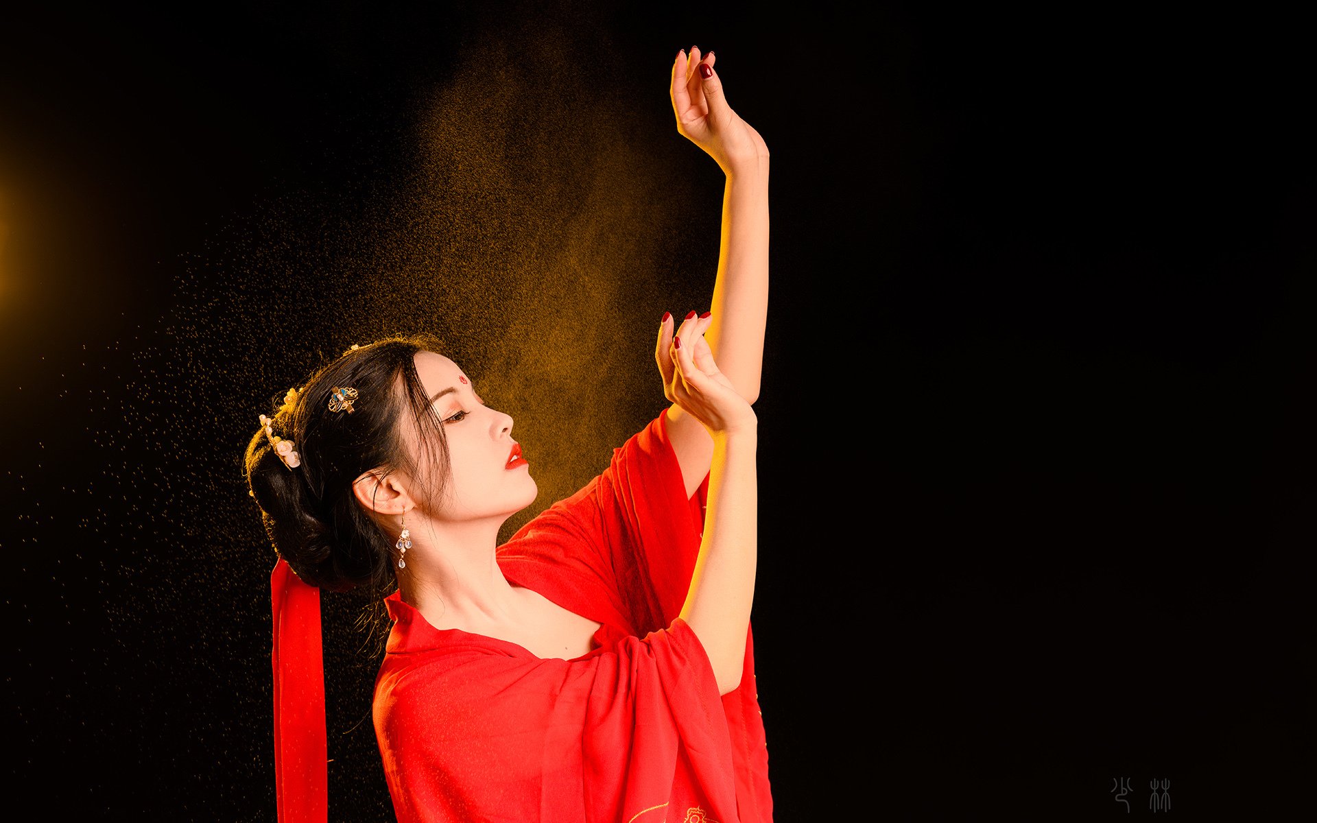 古风  古装  红衣  美女  妖娆