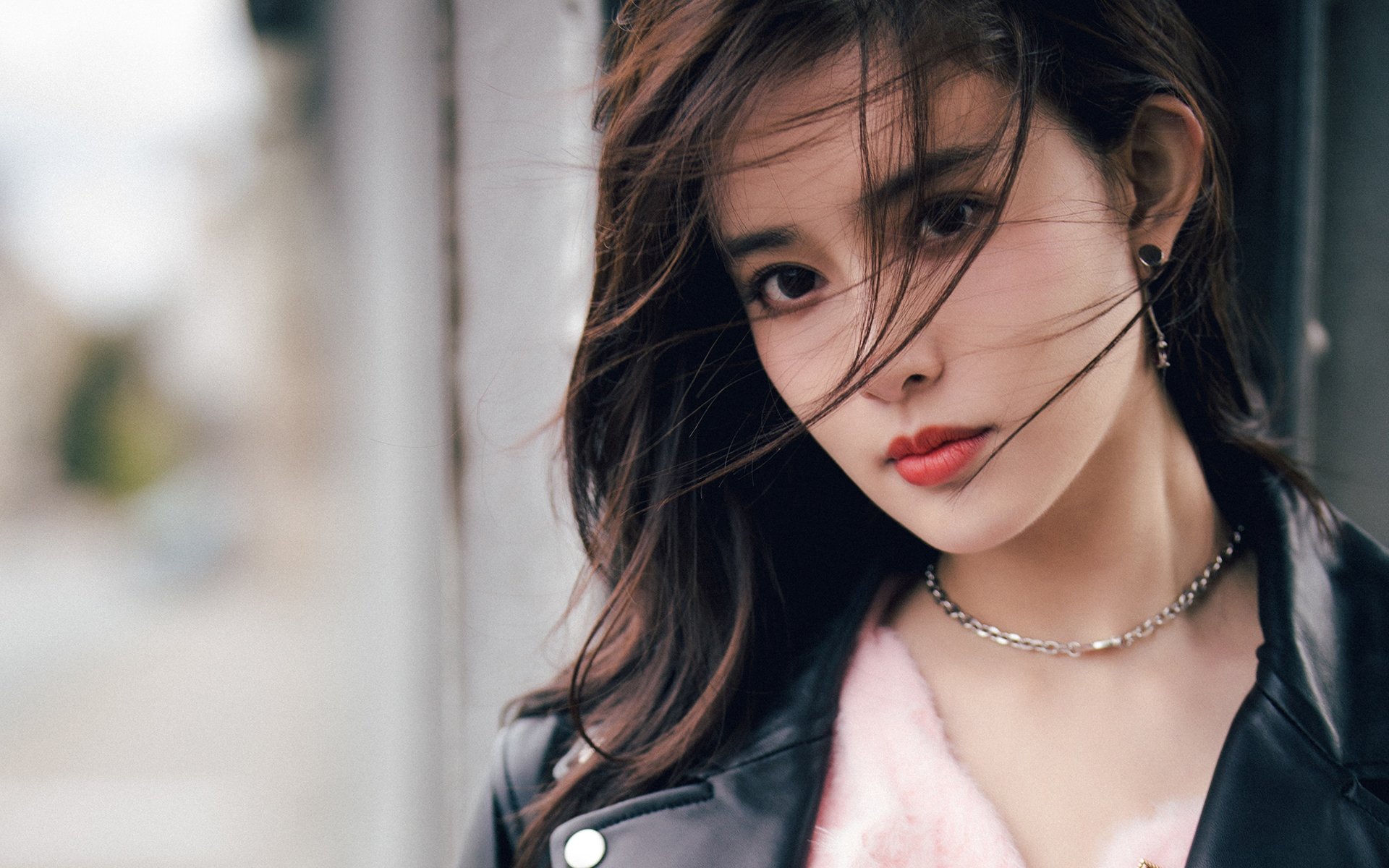 孟子义 皮衣 飒爽