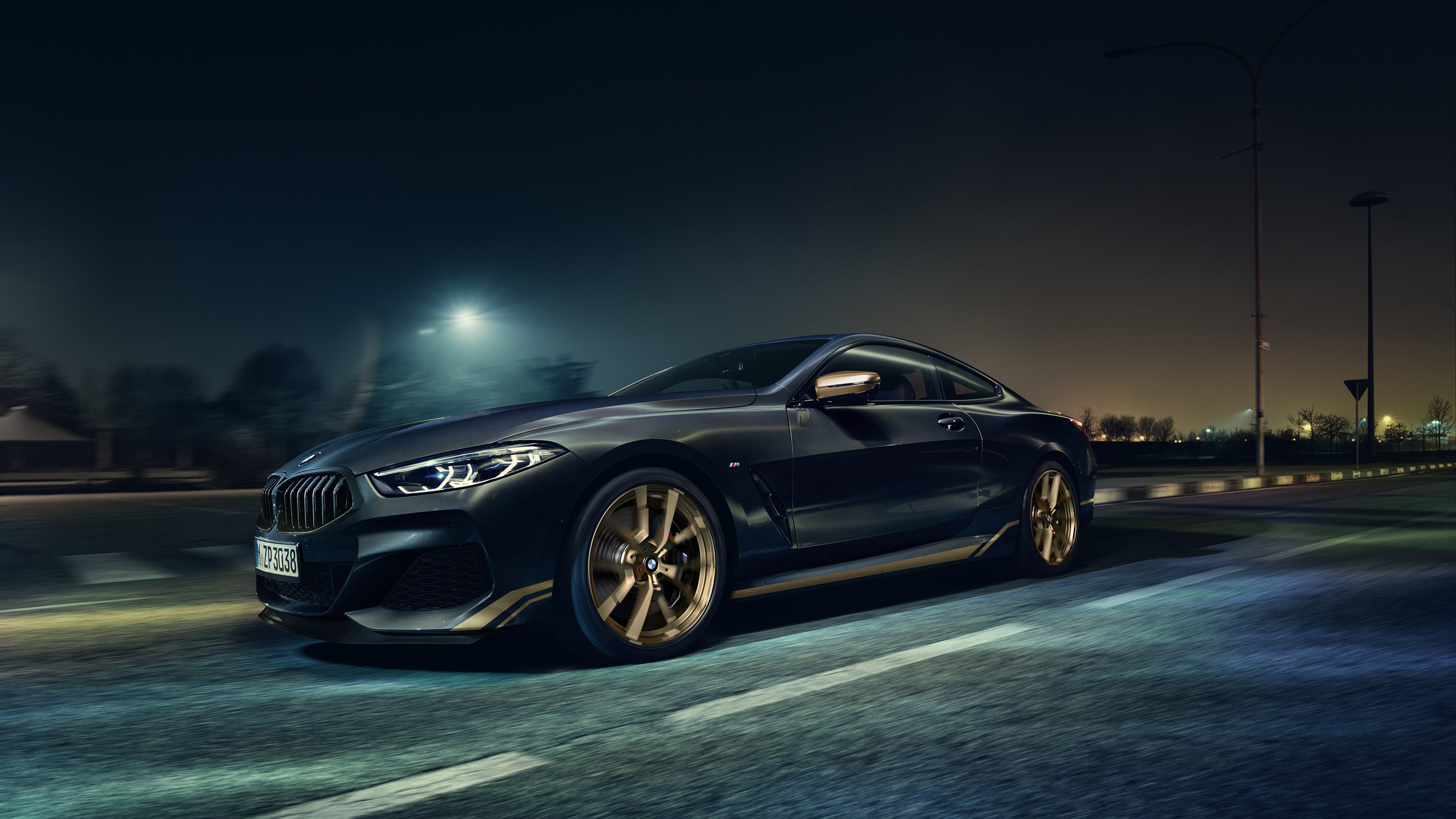 宝马 夜晚 路灯