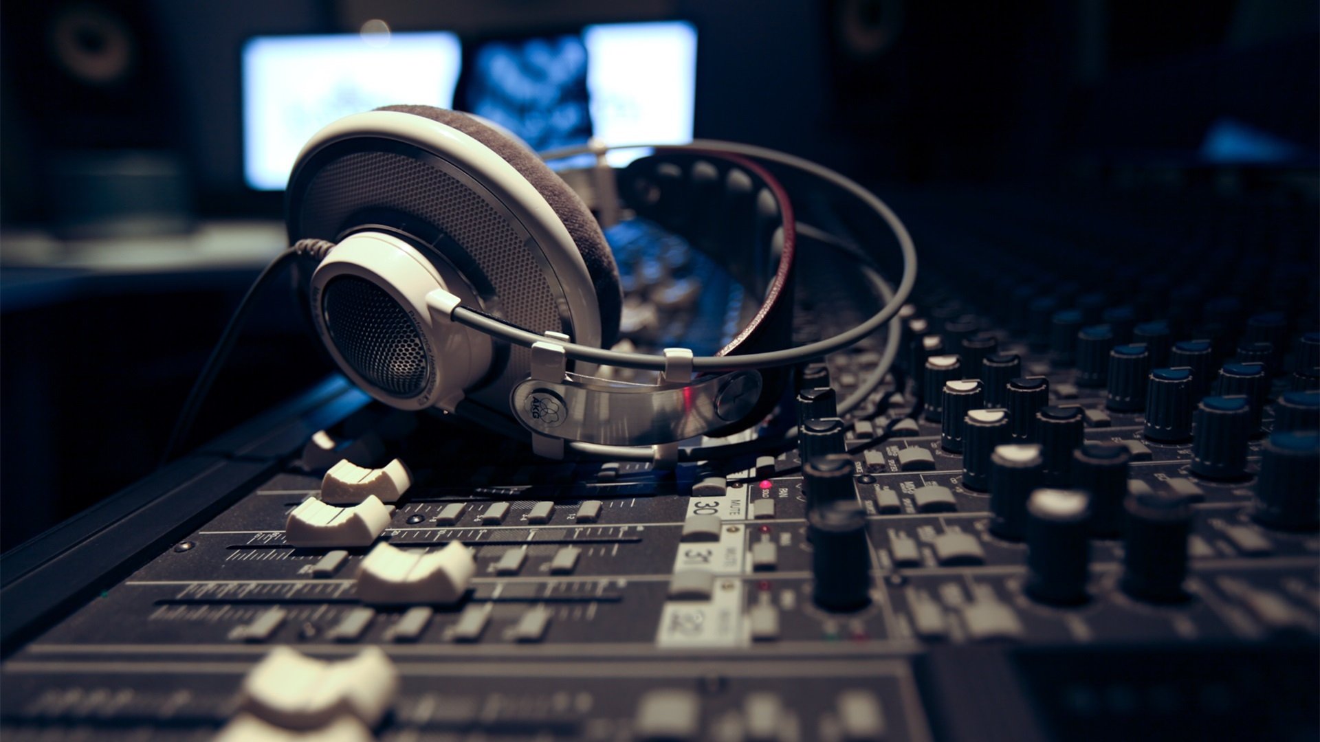 静物写真 录音棚 调音 耳机