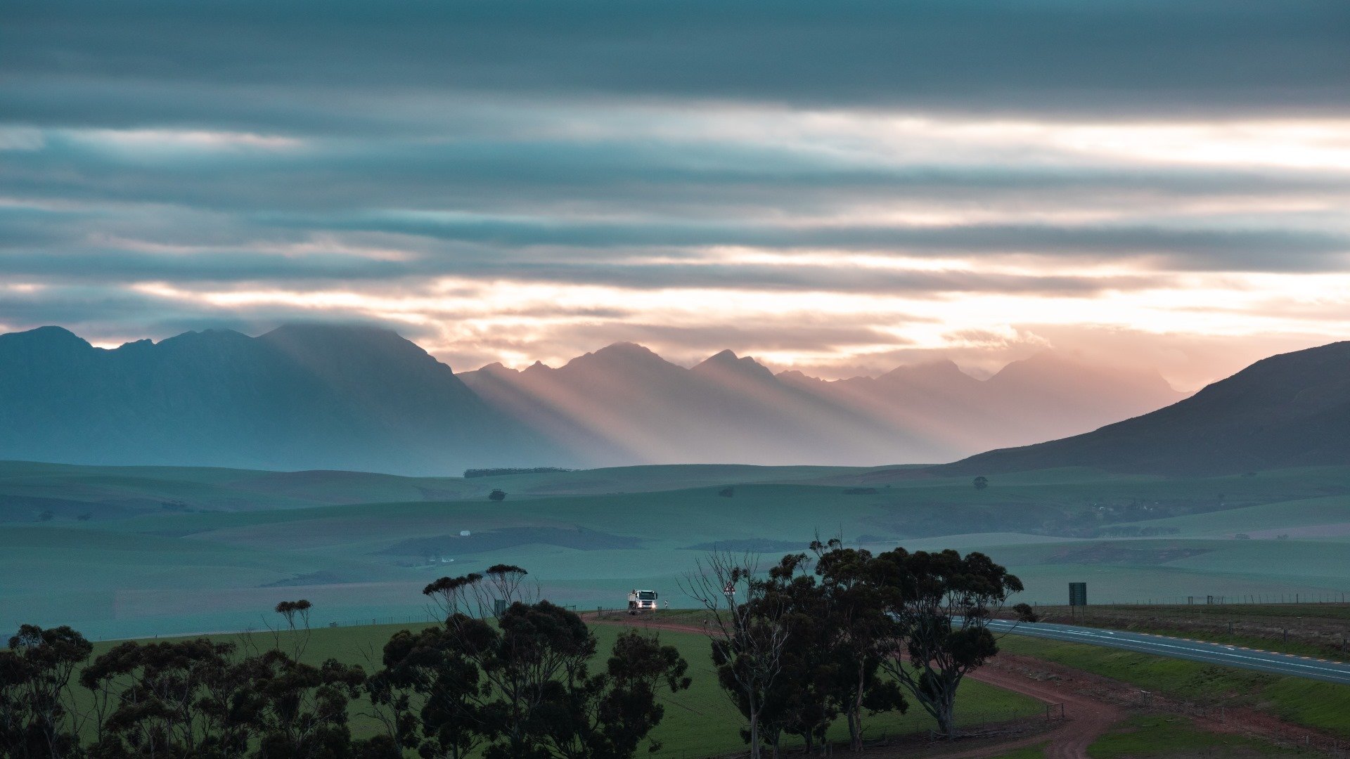 自然风光 云 阳光 草原 牧场