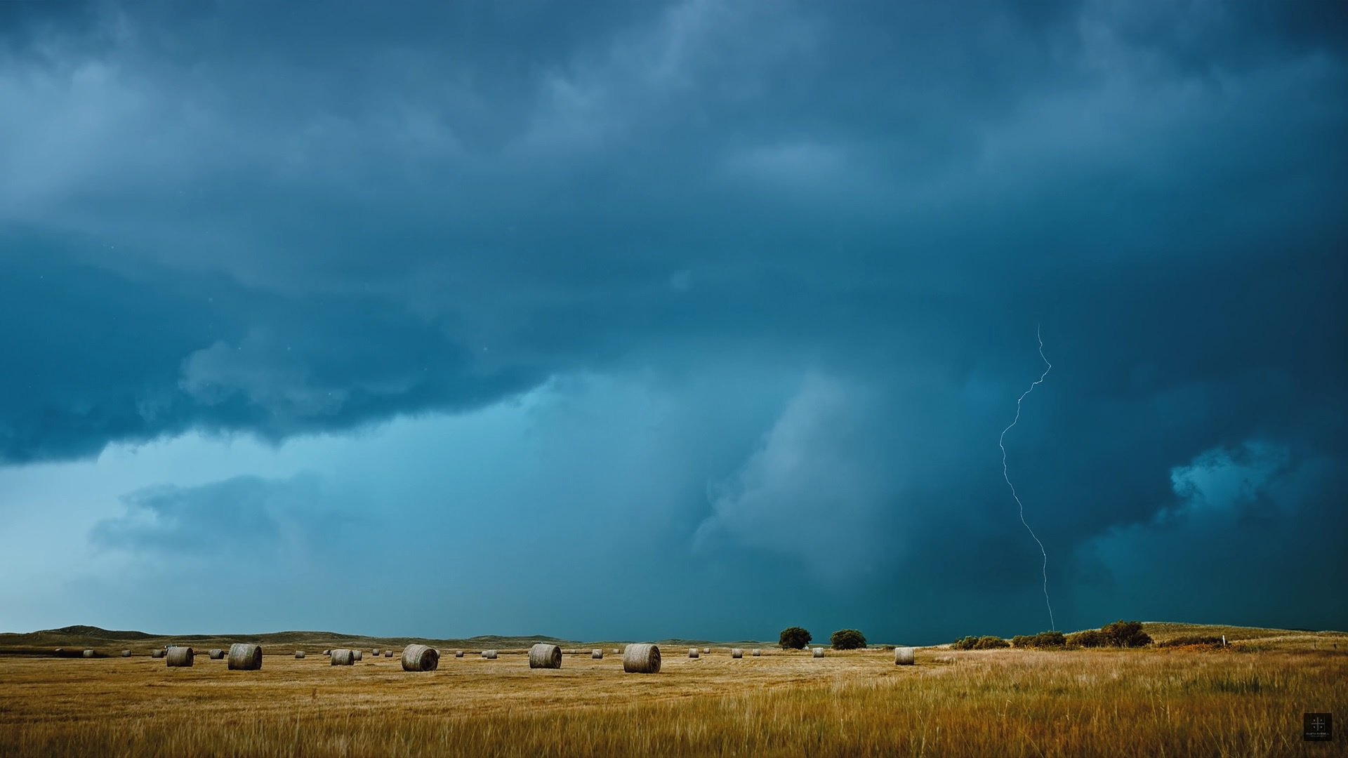 奇幻梦境 乌云 风暴 草原 田园