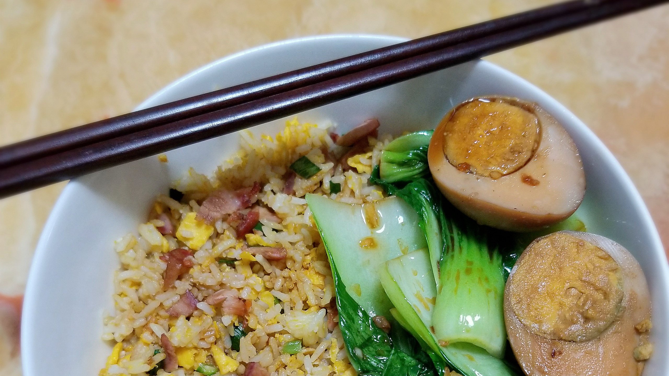 舒缓压力 蛋炒饭 卤蛋