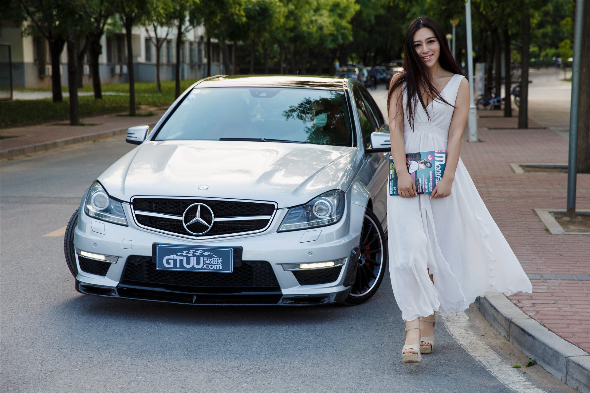 美女 改联网 车模 奔驰C63 AMG 佟方妤