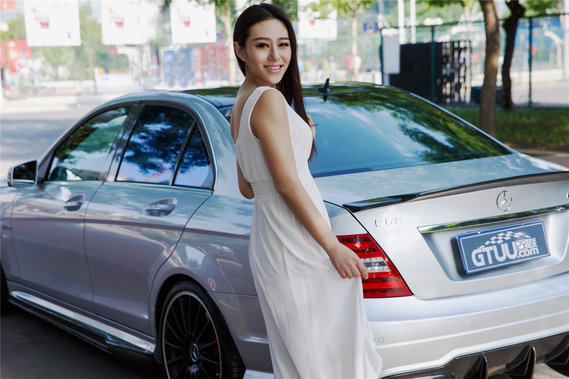 美女 改联网 车模 奔驰C63 AMG 佟方妤