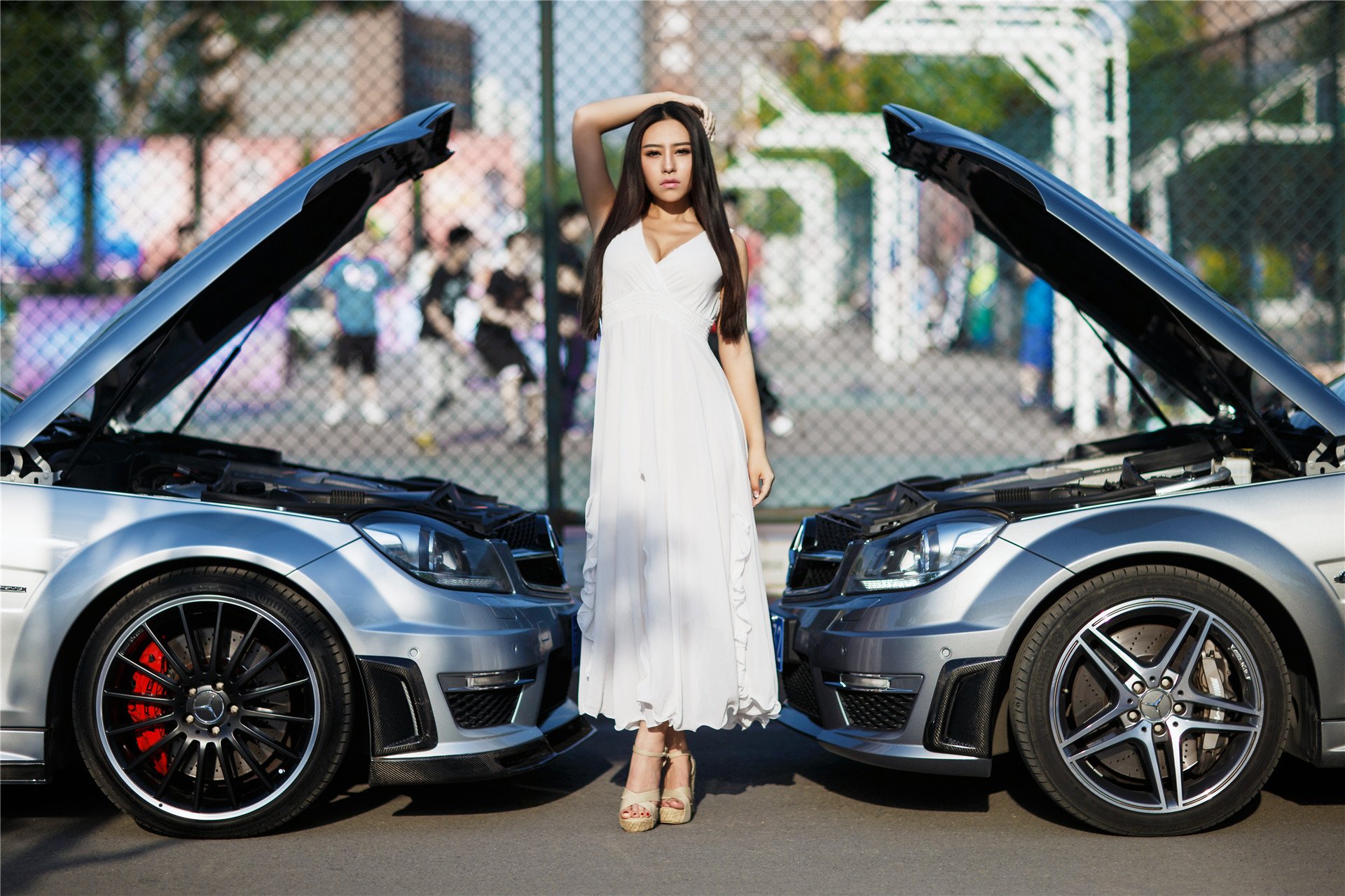 美女 改联网 车模 奔驰C63 AMG 佟方妤