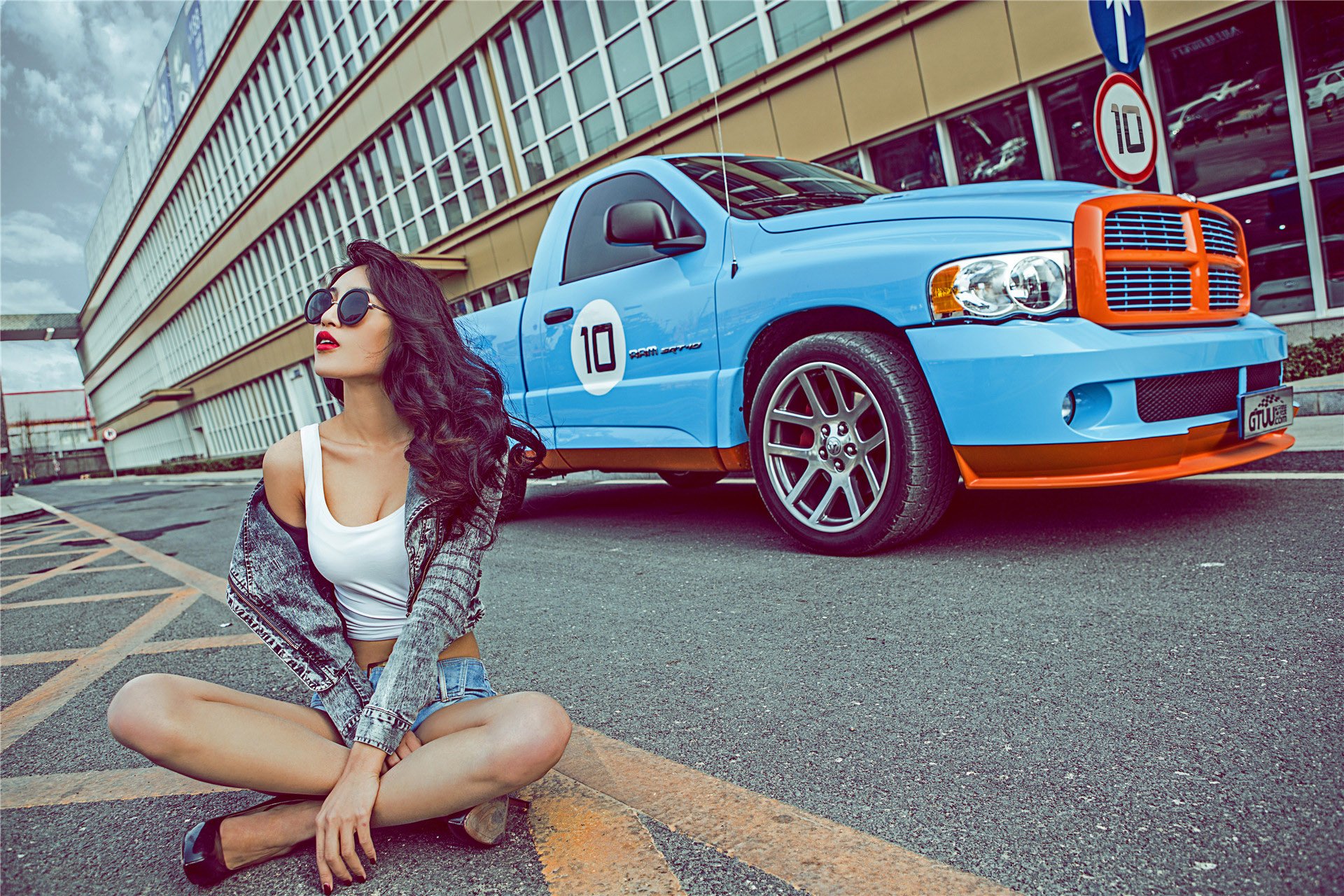 美女 改联网 车模 道奇Ram SRT-10 颜丹