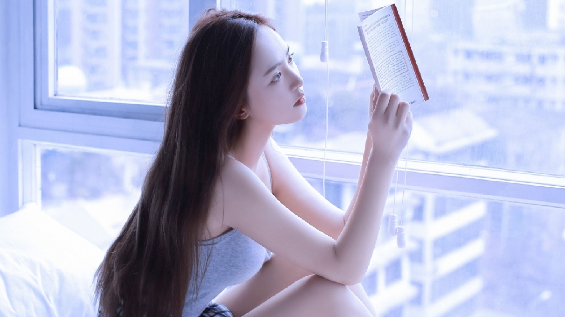 清纯 安静 美女 看书