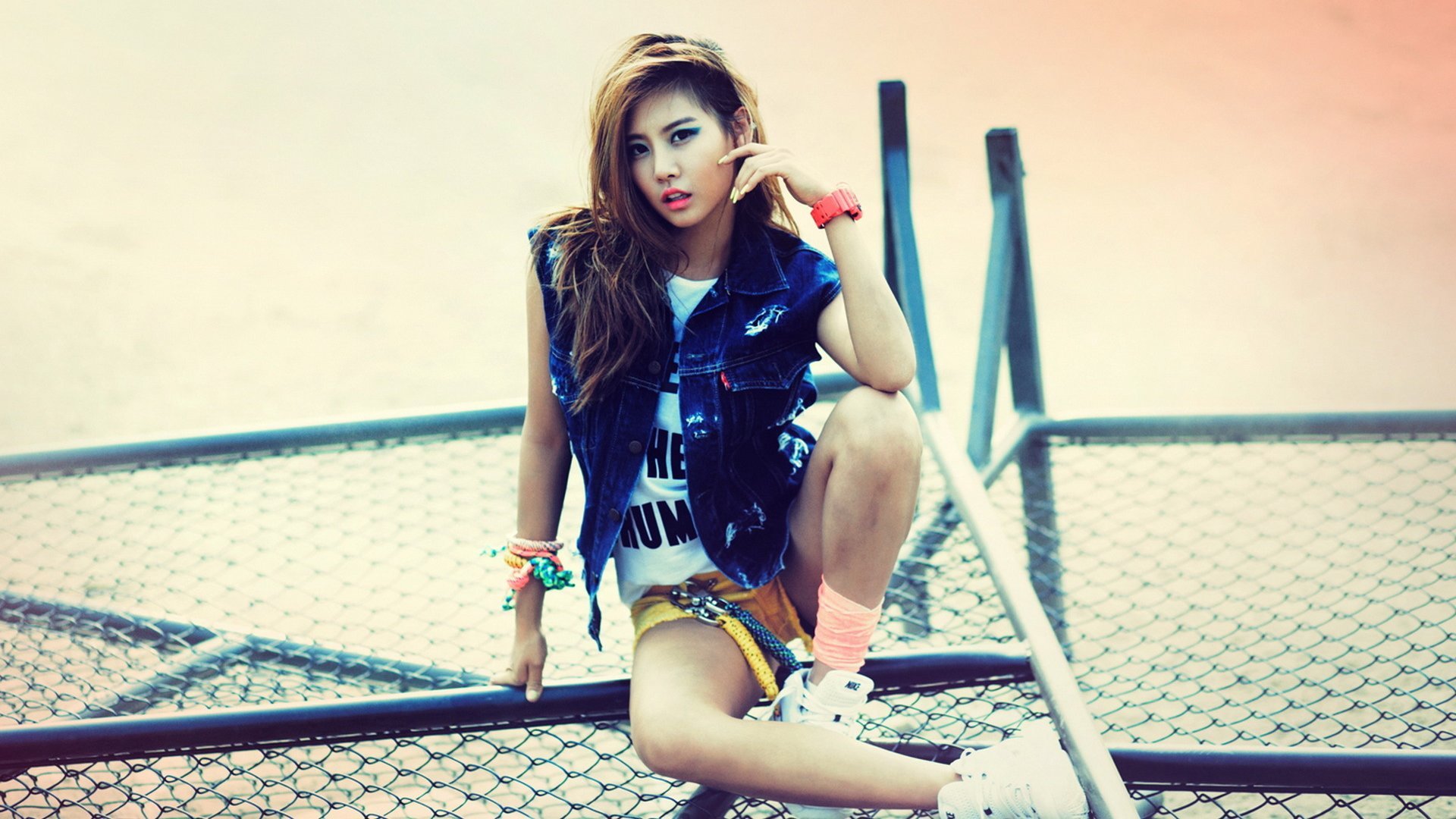 美女 性感 诱惑 阳光 宽屏