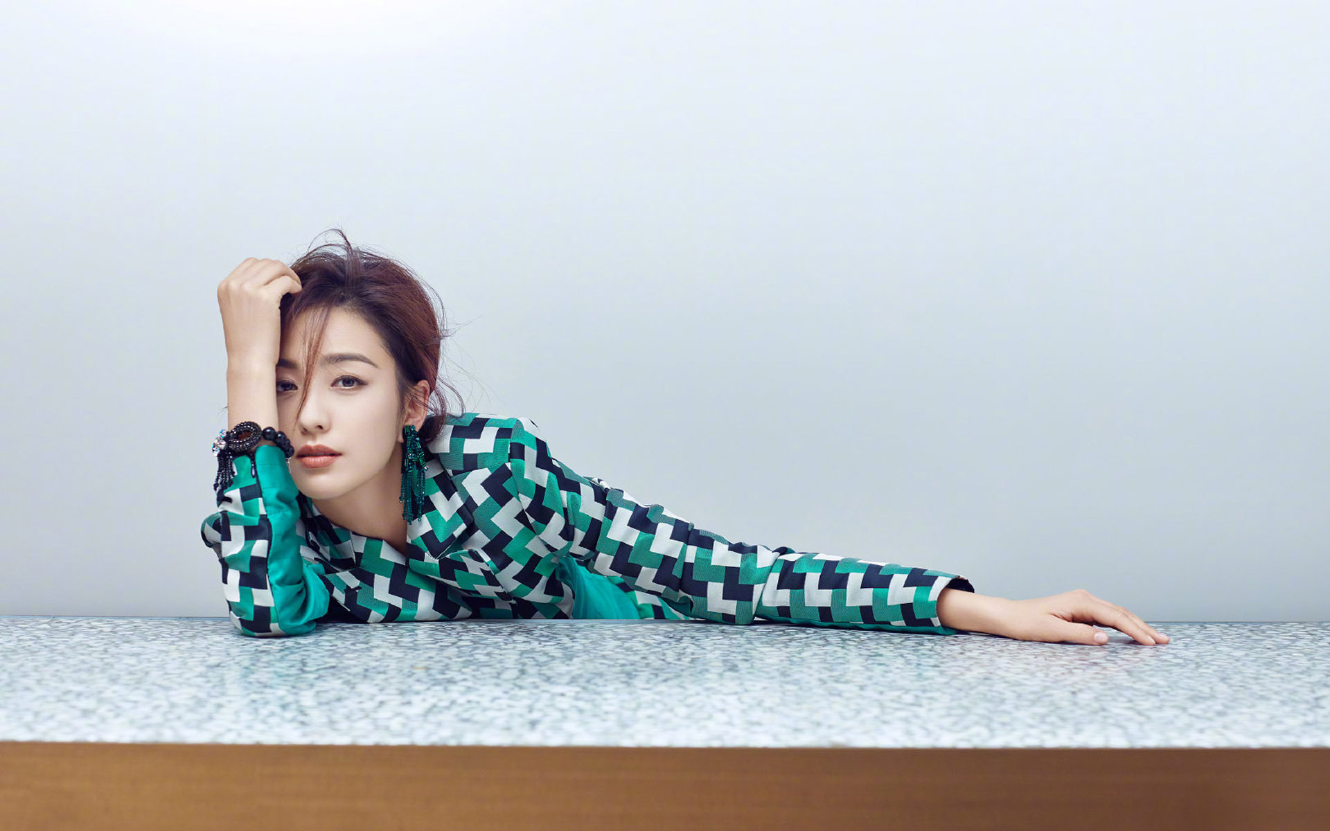 女明星 佟丽娅 衬衣 性感