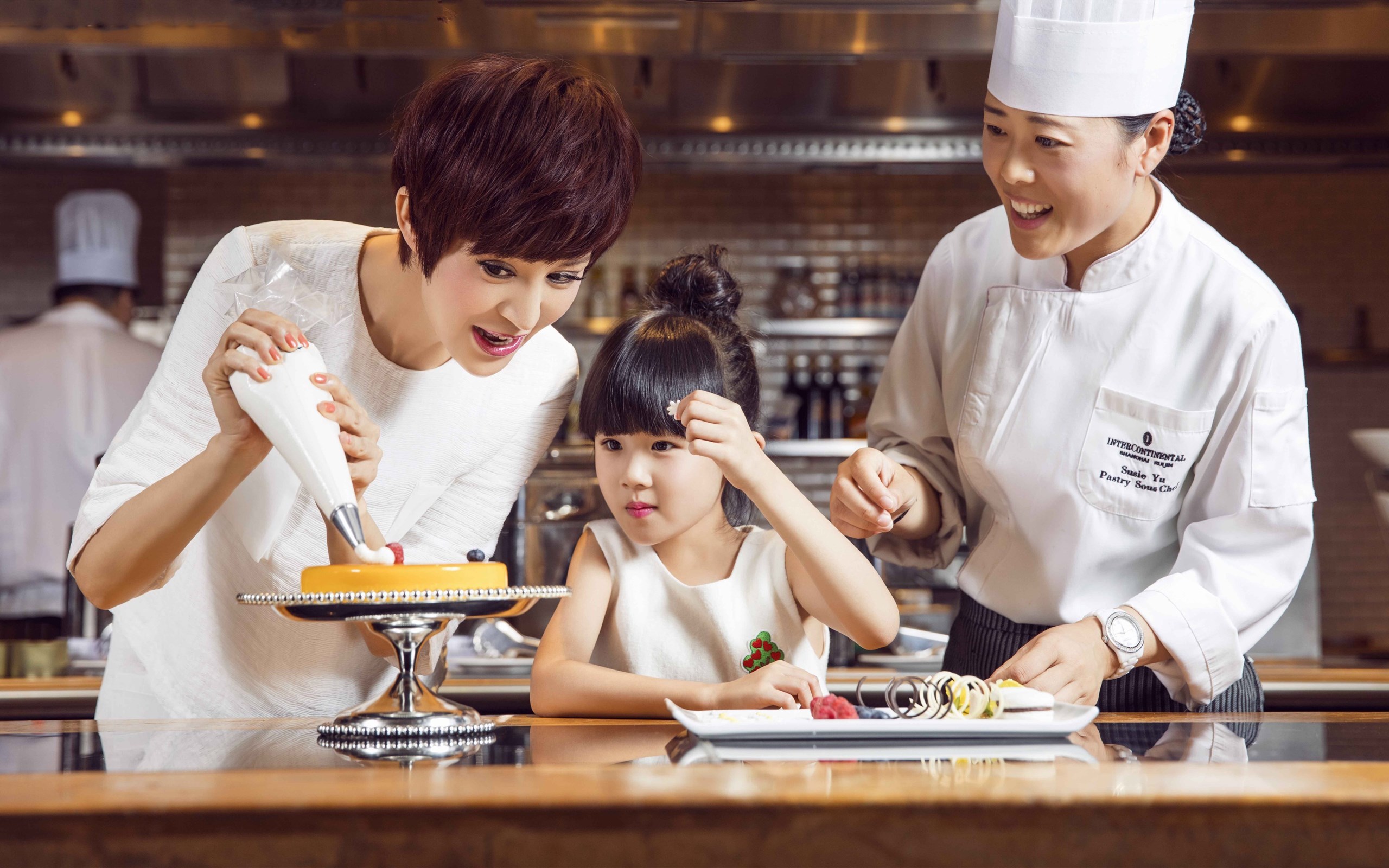 鲍蕾  贝儿  亲子照  温馨可爱   宽屏