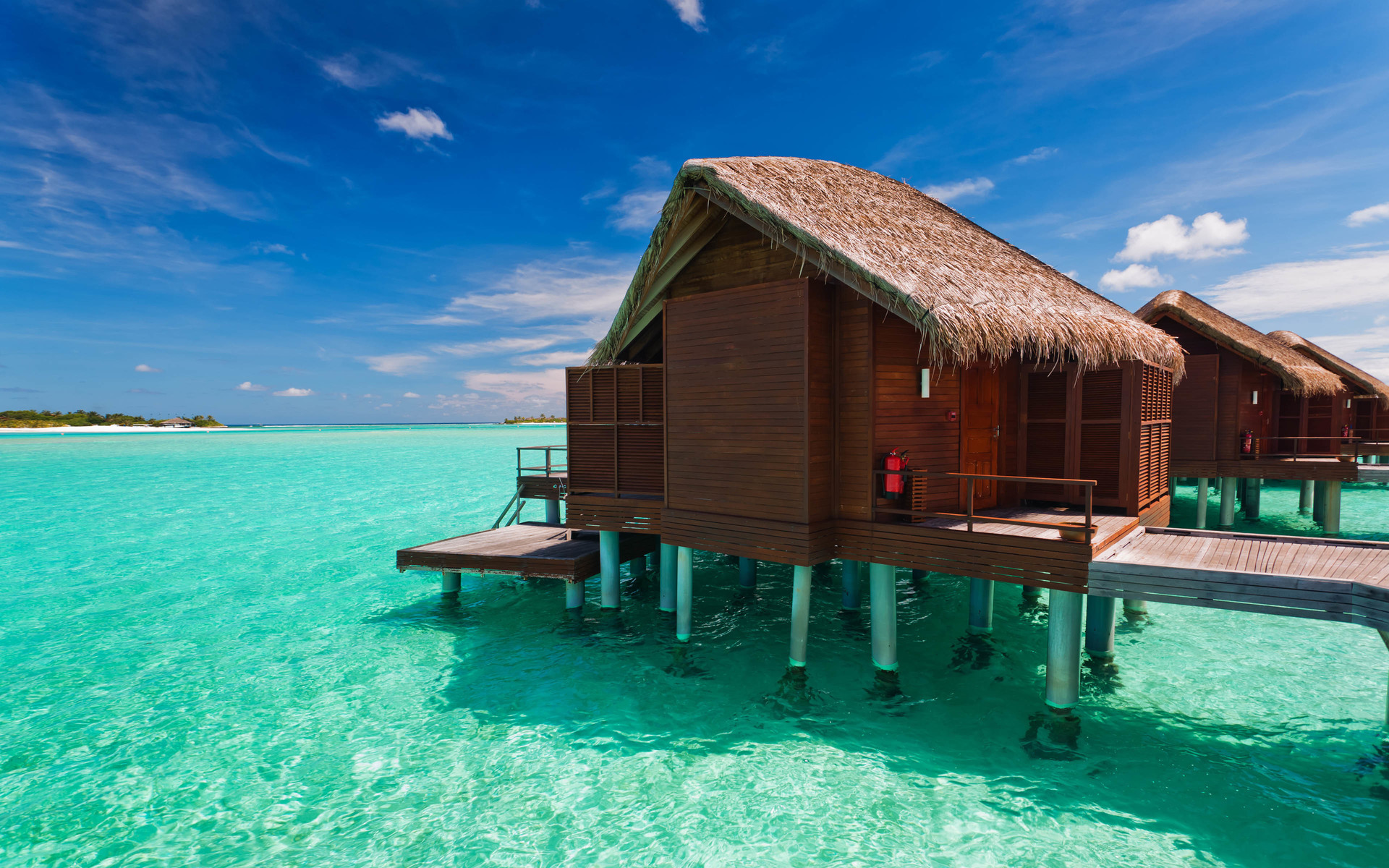 风景 海洋天堂 海上木屋 大海 蓝天 白云