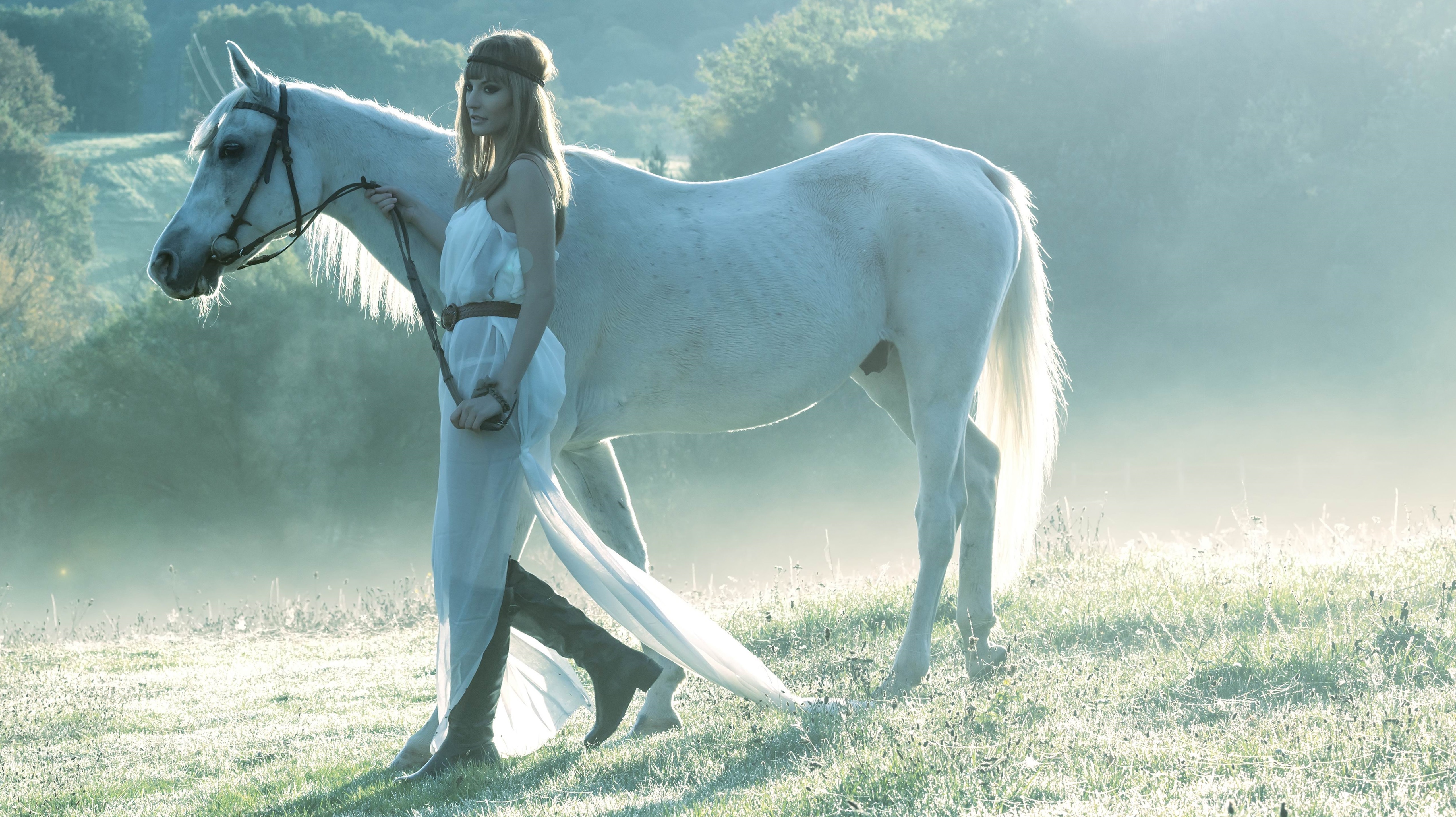 美女 白马 清新阳光 唯美