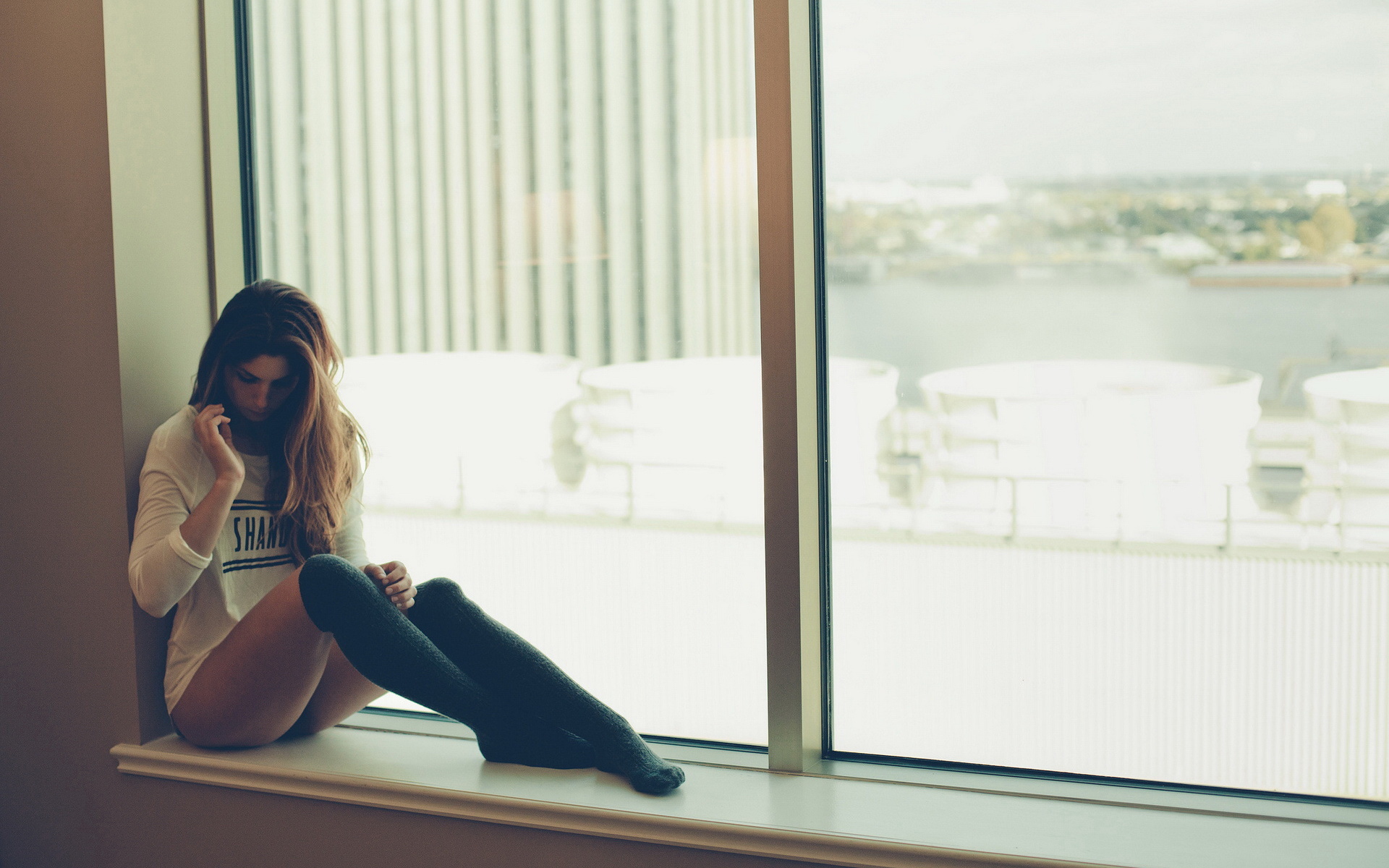 欧美女神 模特 性感 窗台 长腿