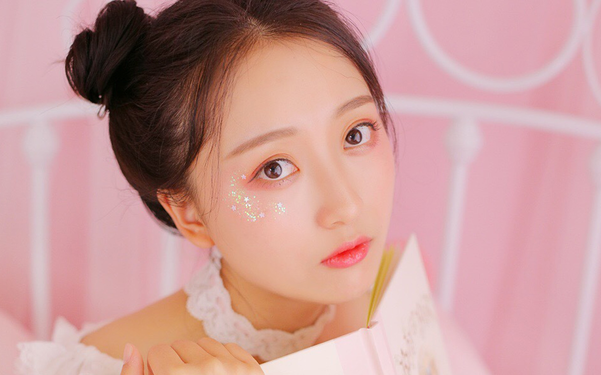 清纯   短发俏皮丸子头少女