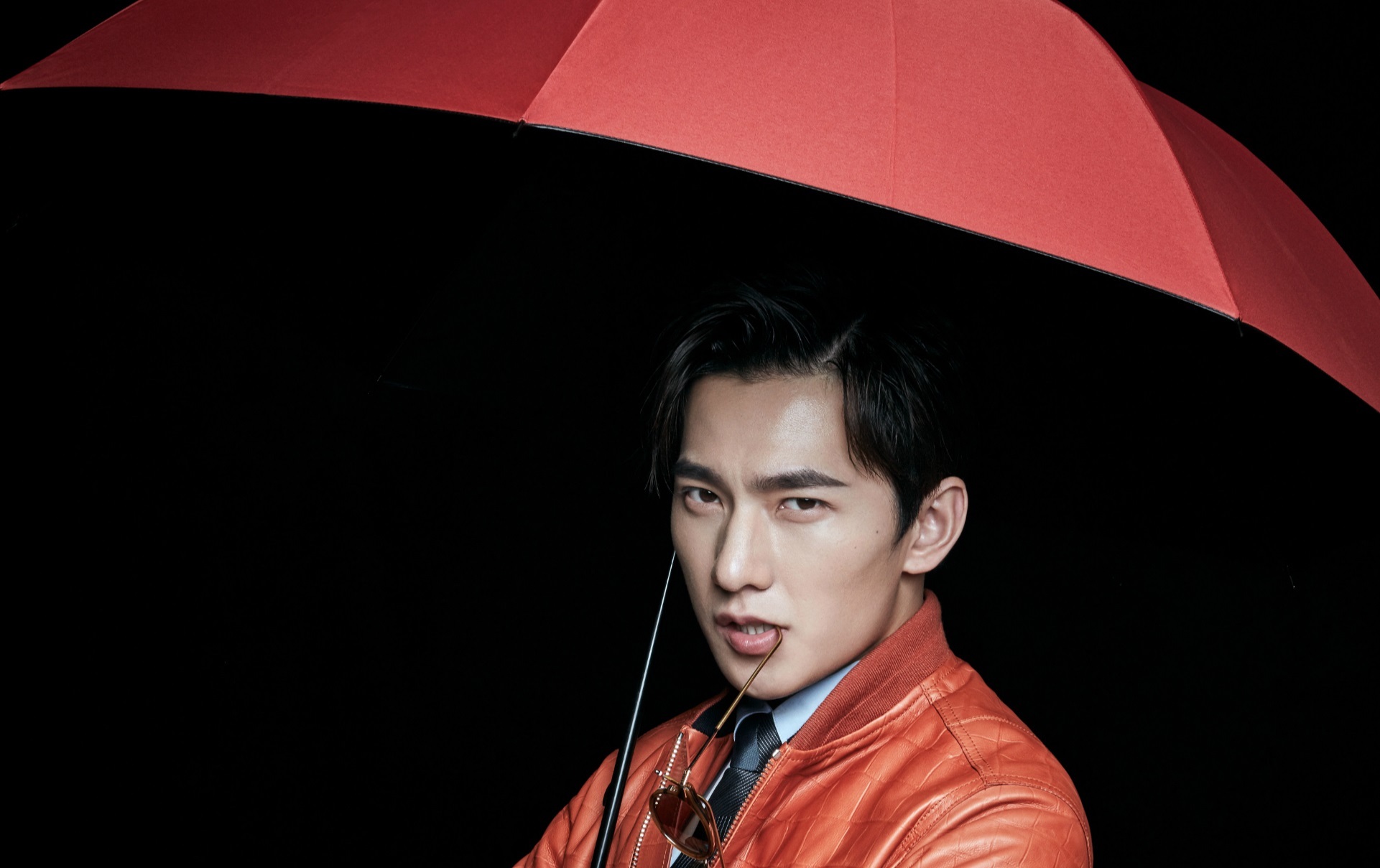 杨洋 红色雨伞