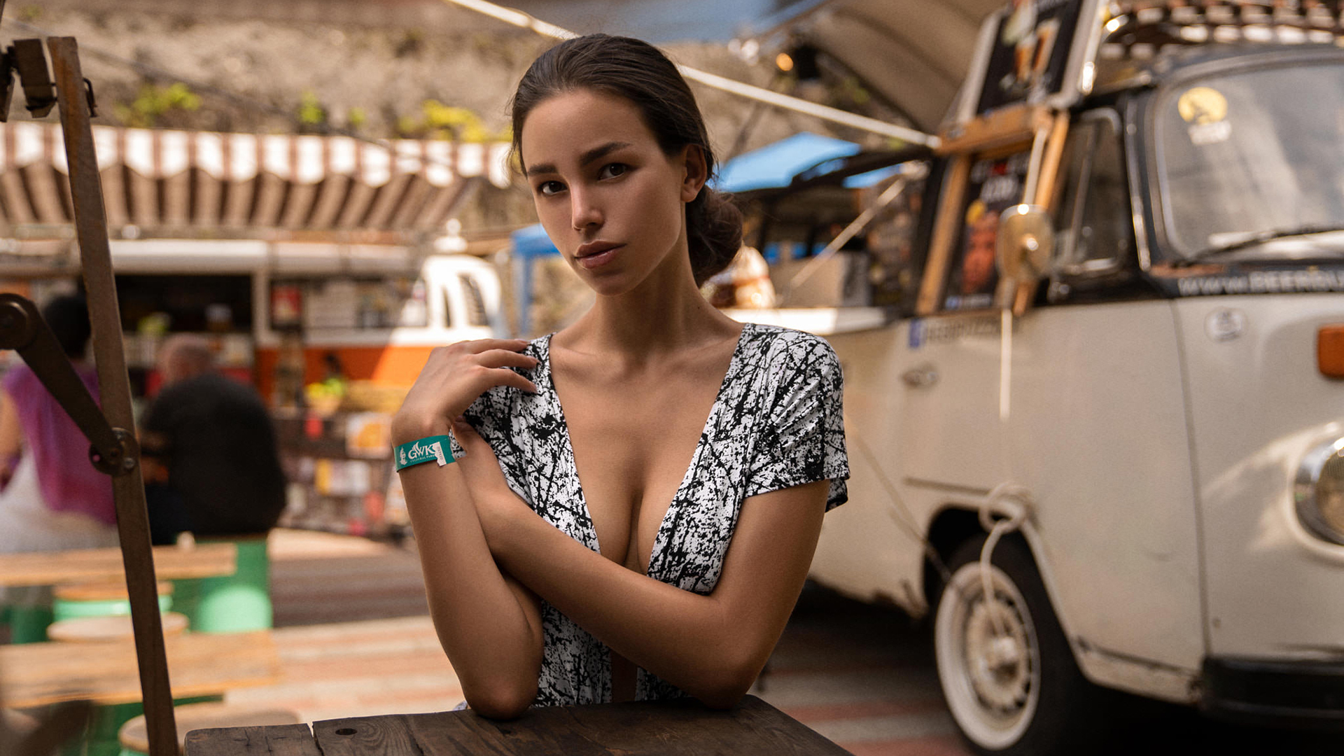 欧美女神 阳光 棕色皮肤