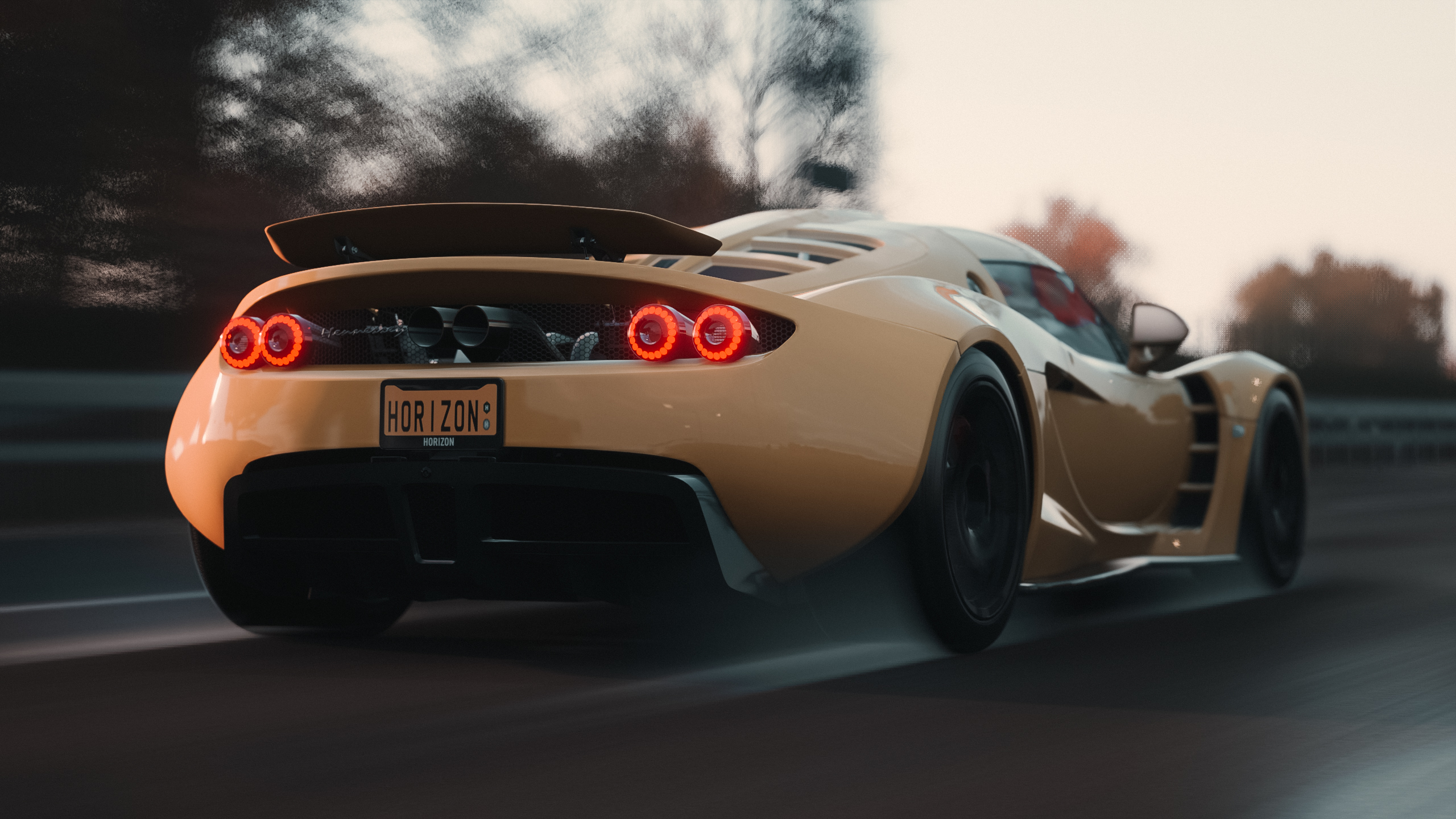 跑车 黄色 车尾