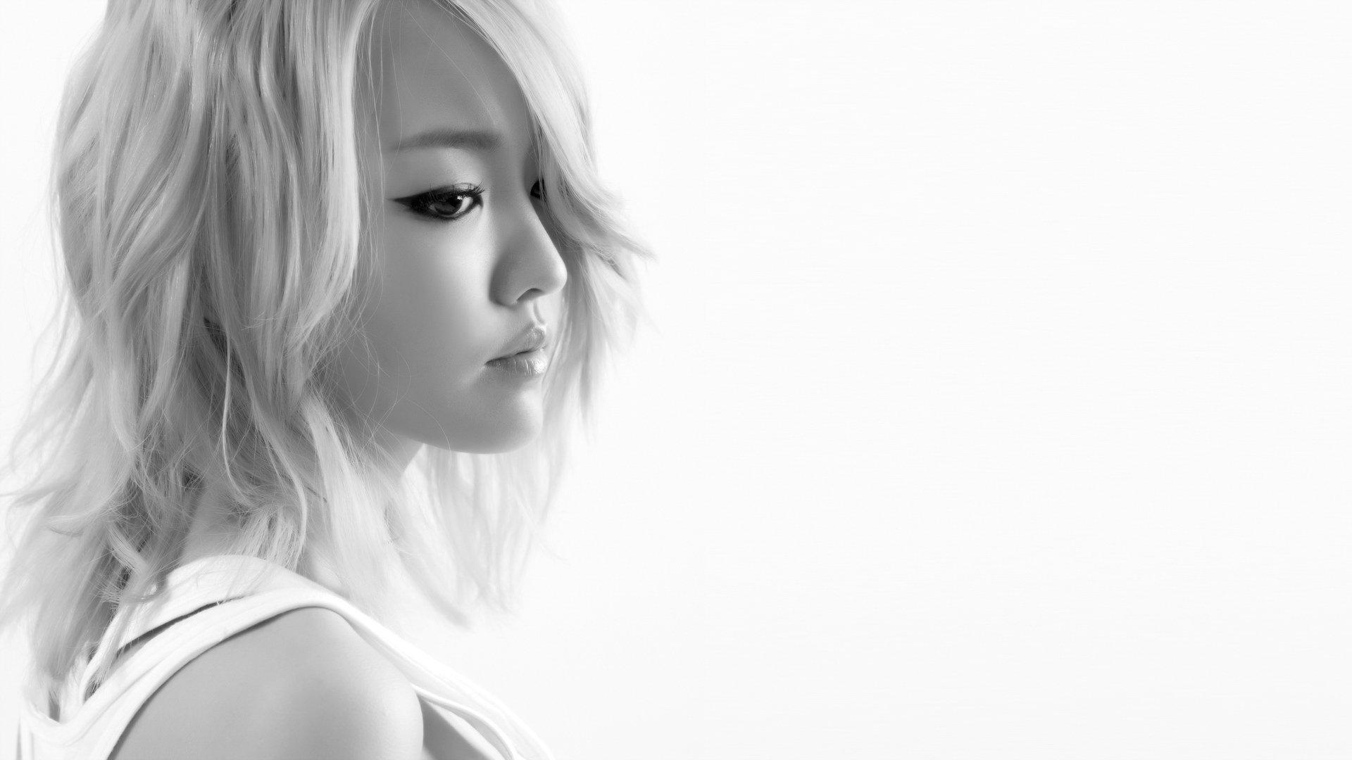 高润荷 younha 歌手 美女 明星