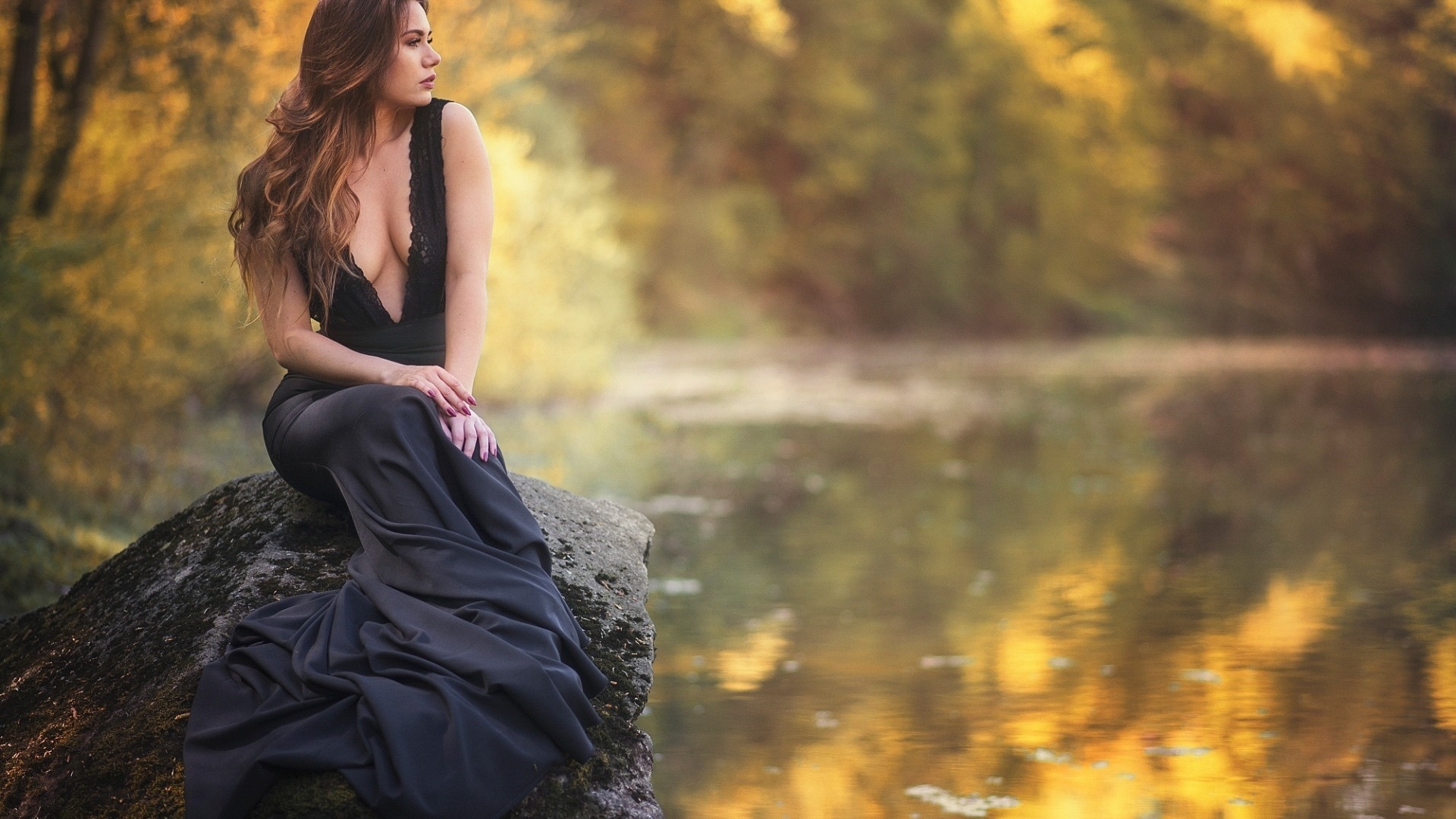 欧美女神  湖中的美女