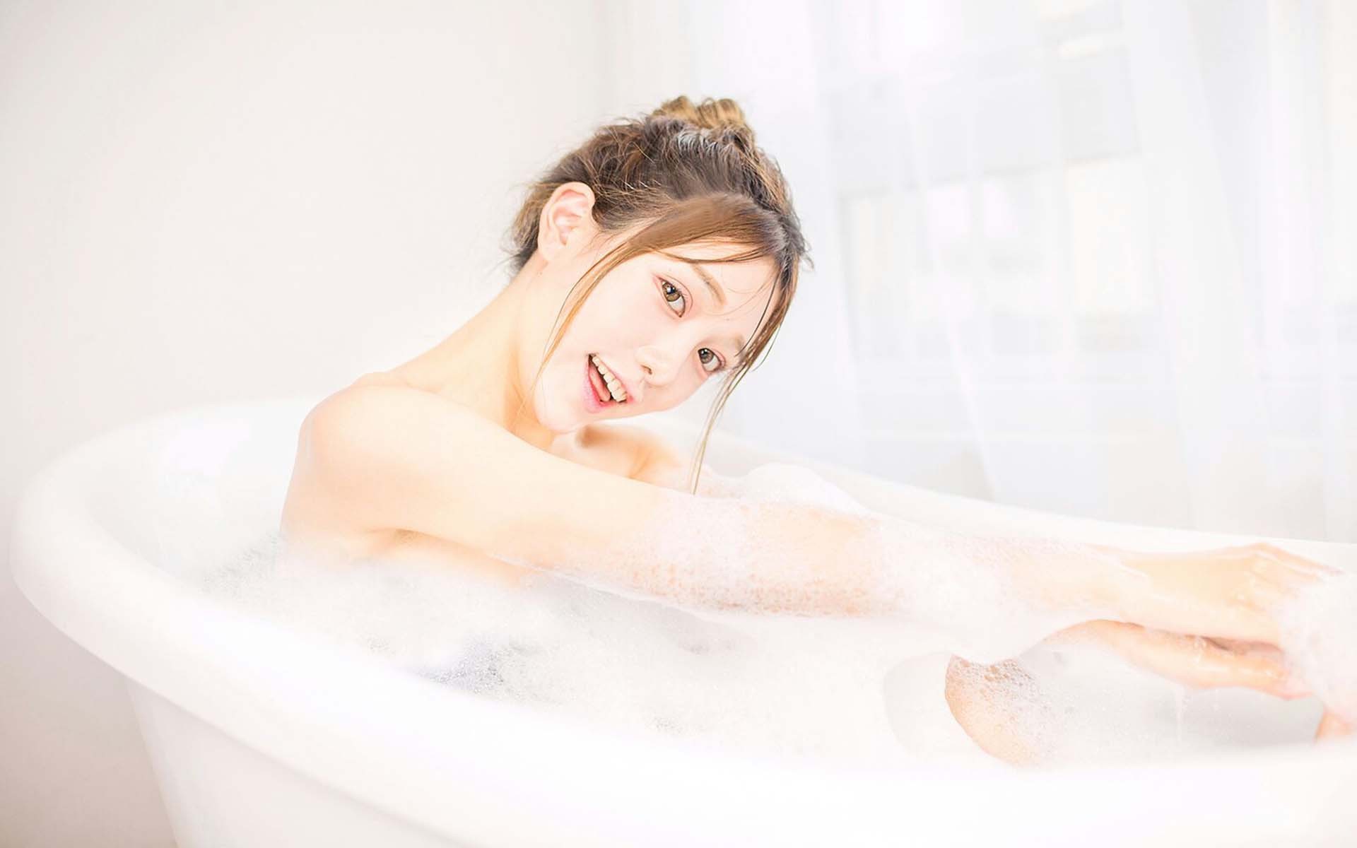 YOU物馆  浴缸湿身诱惑美女