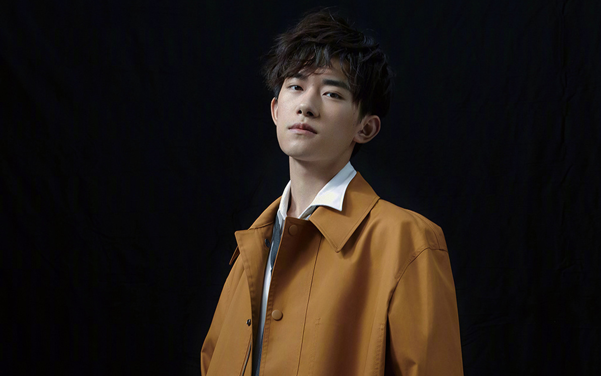 明星  易祥千玺