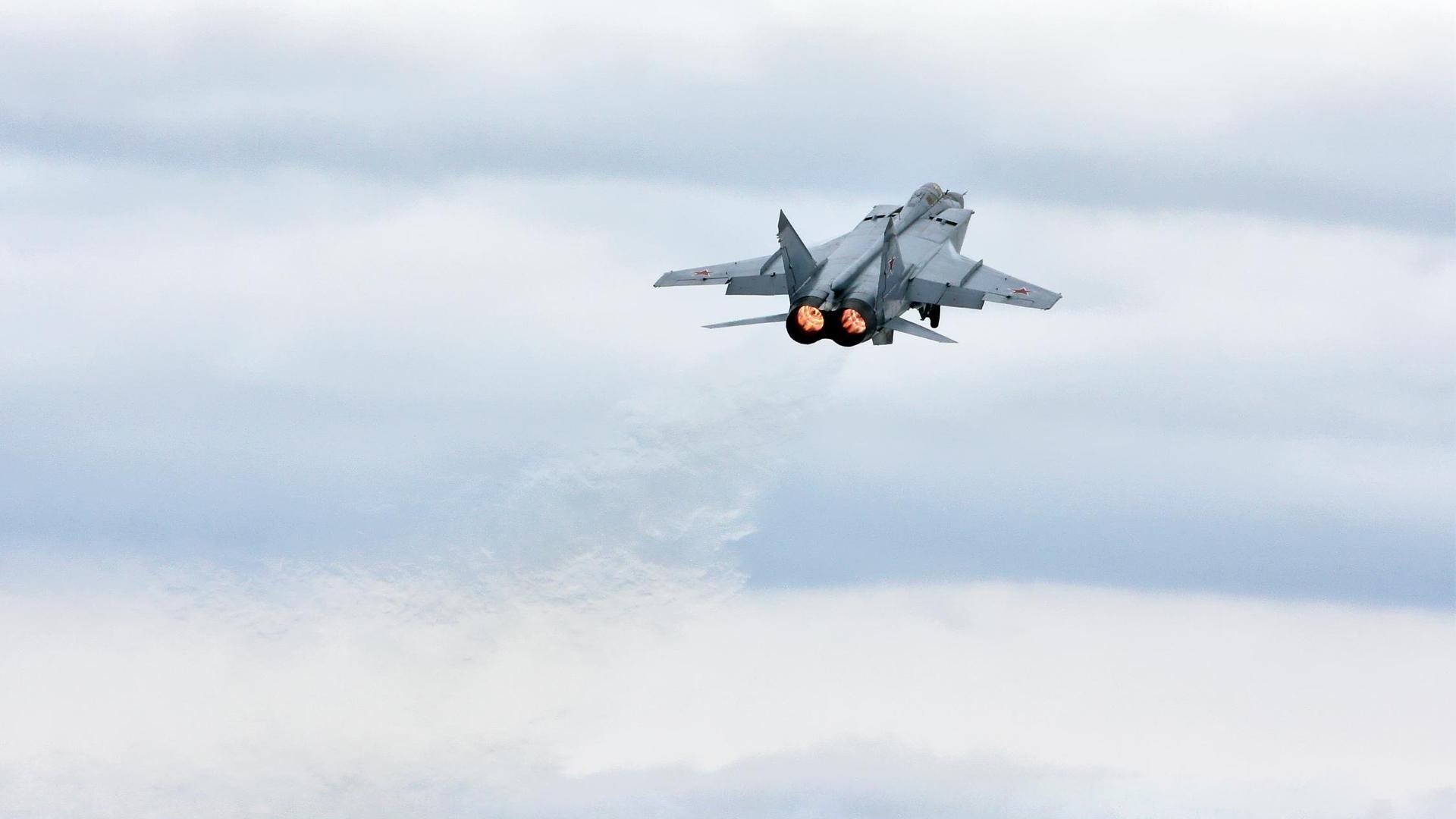 军事 战斗机 歼击机