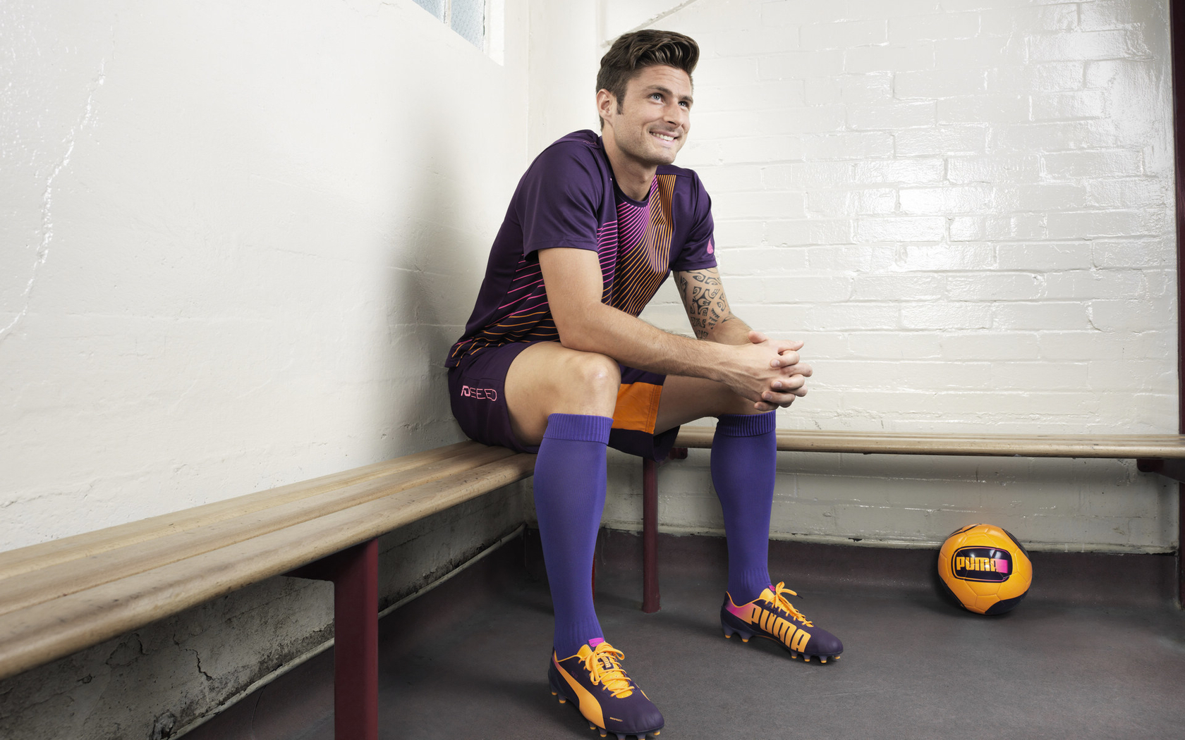 体育 运动 足球 吉鲁