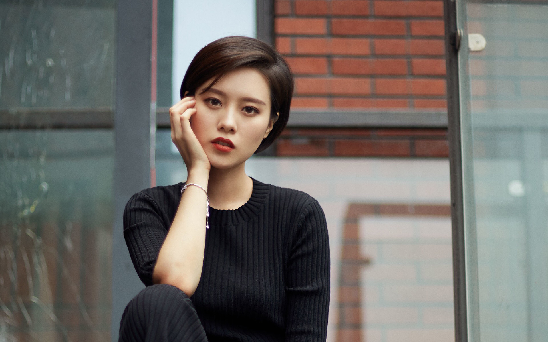 清纯   短发  干练 美女  时尚