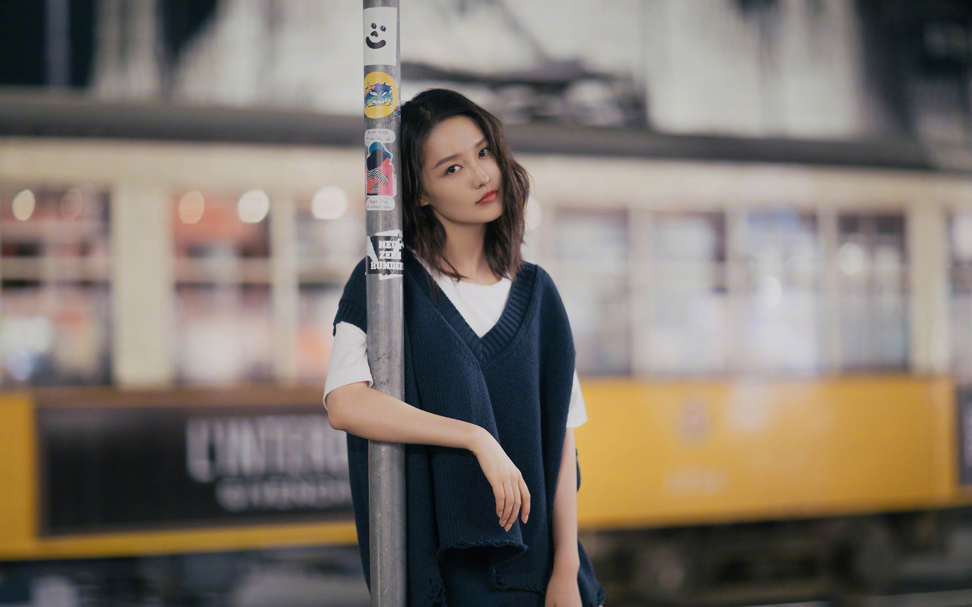 女明星 李沁 街头 时尚