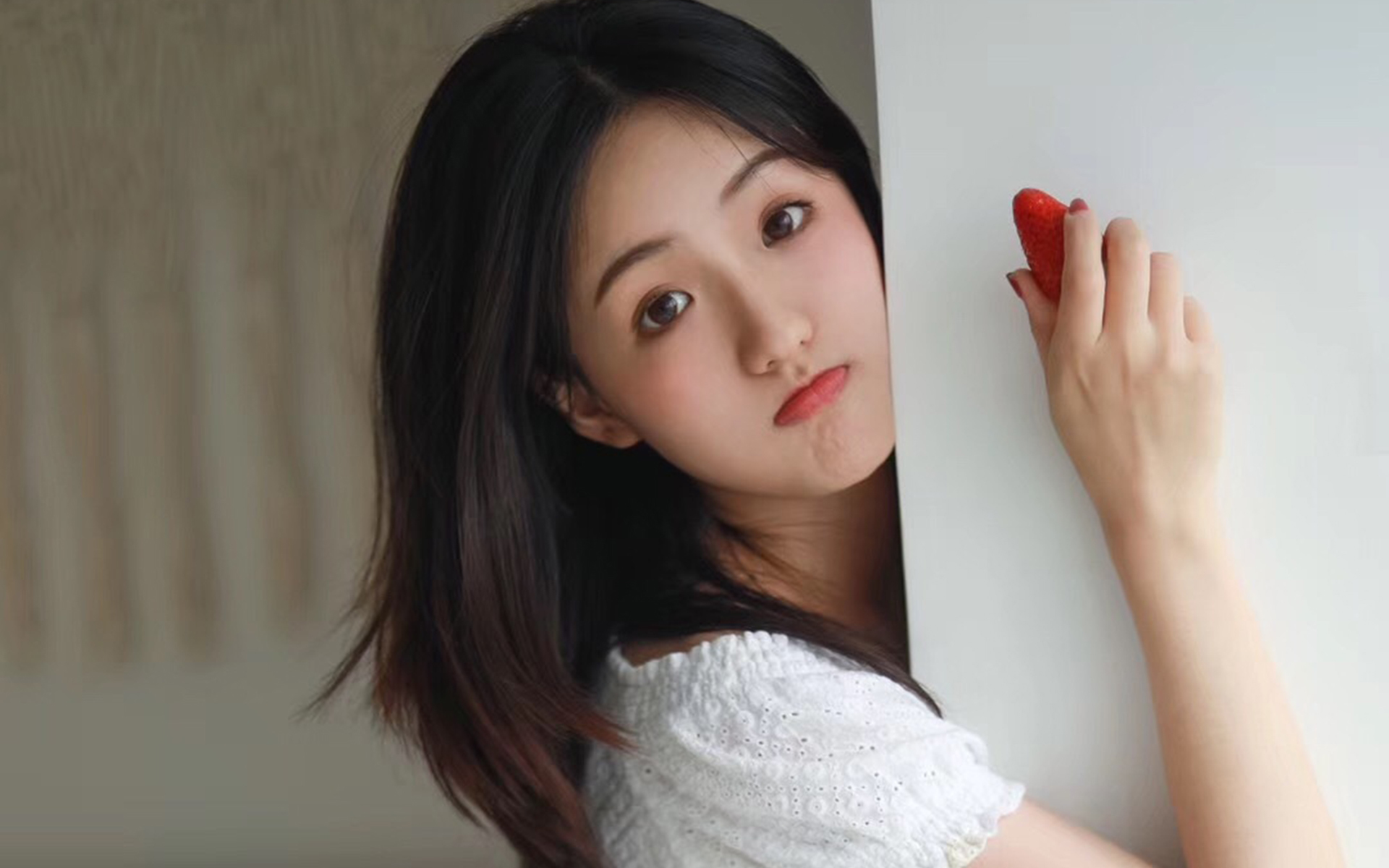 清纯 草莓 俏皮