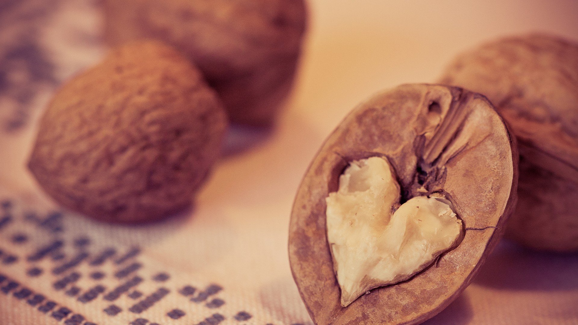 美食  清新 一口一口吃掉忧愁 食物 甜点 糕点 吃货 核桃 love 心 坚果