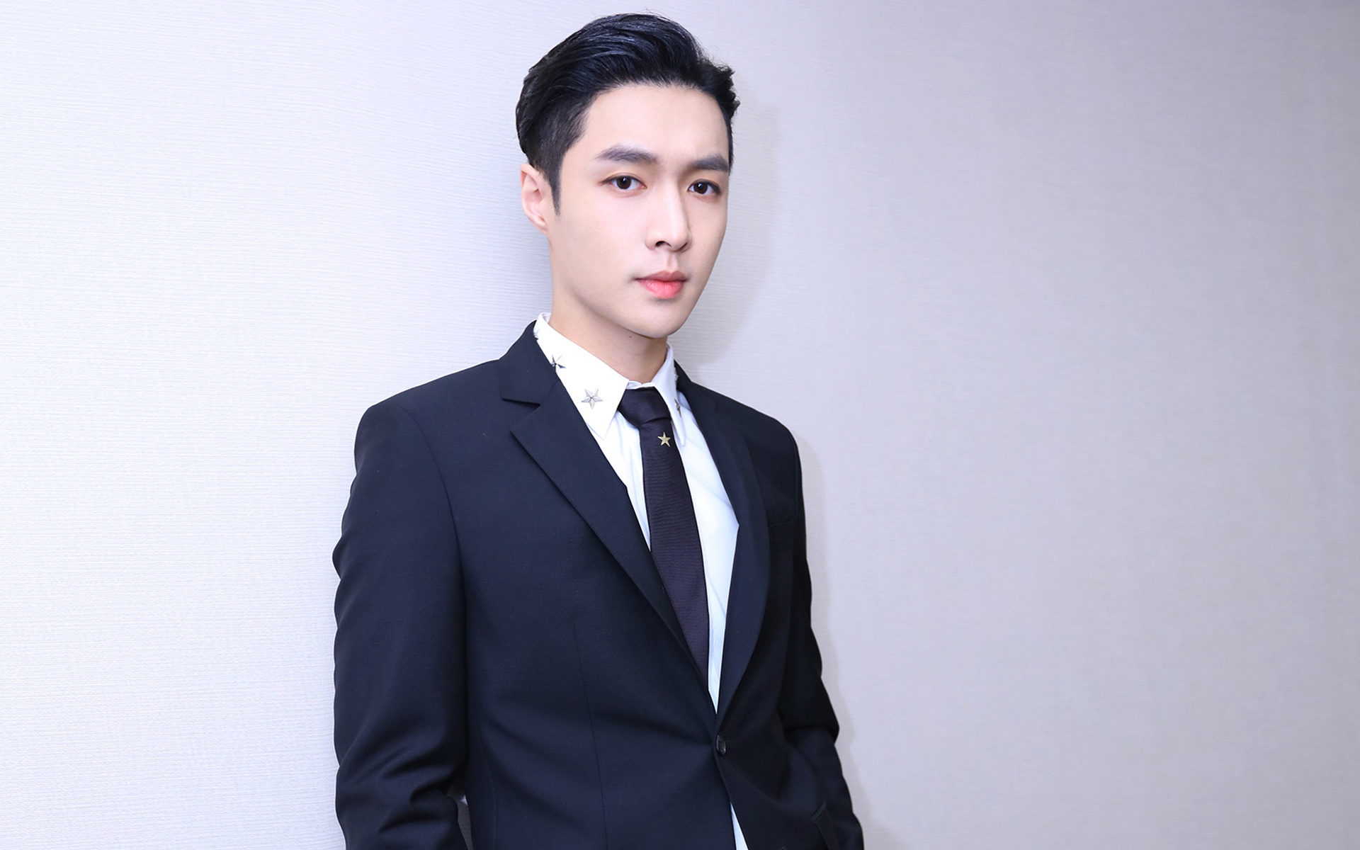 内地明星 张艺兴