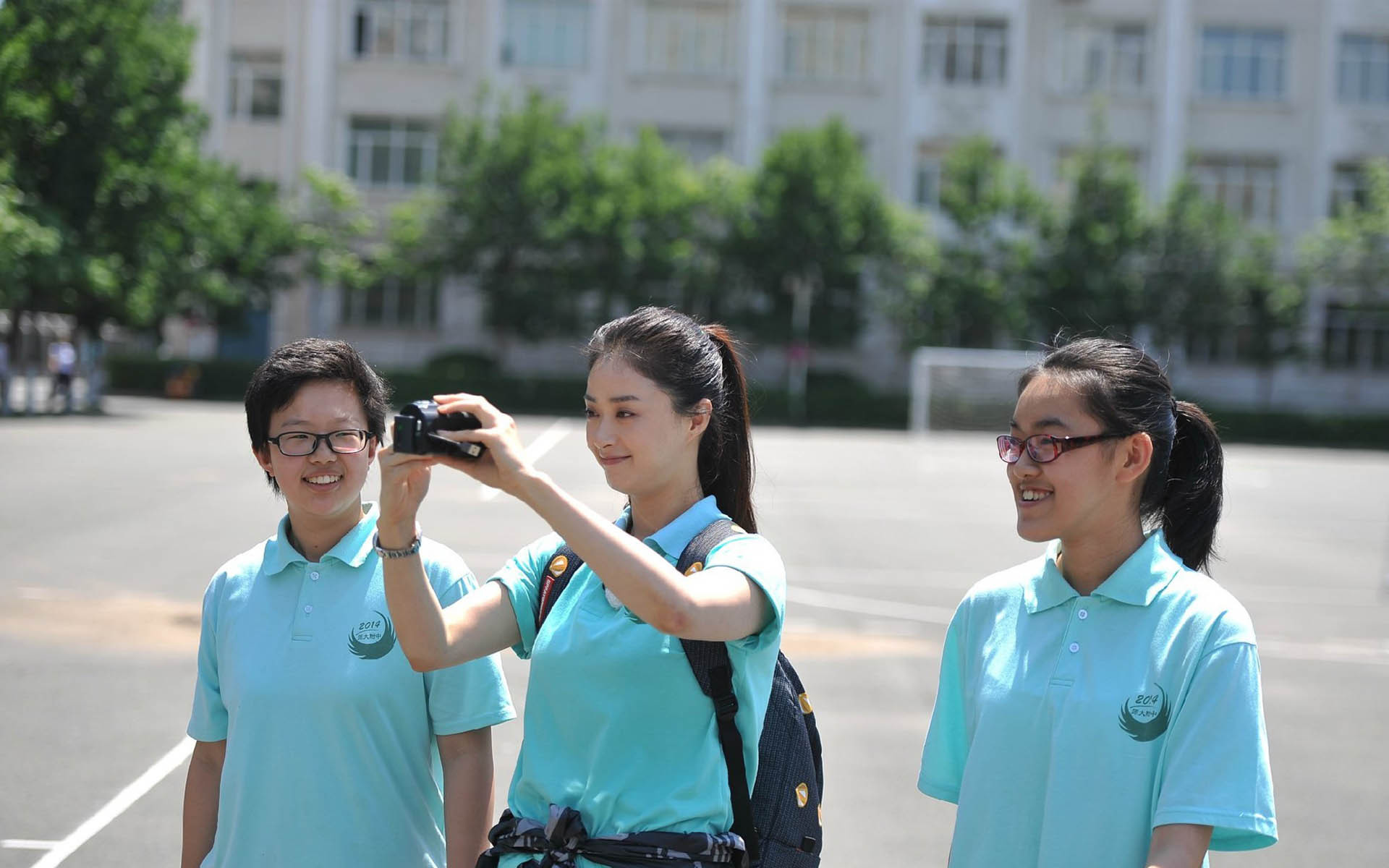 蒋欣 演员 气质美女 学生装 清新 可爱 宽屏