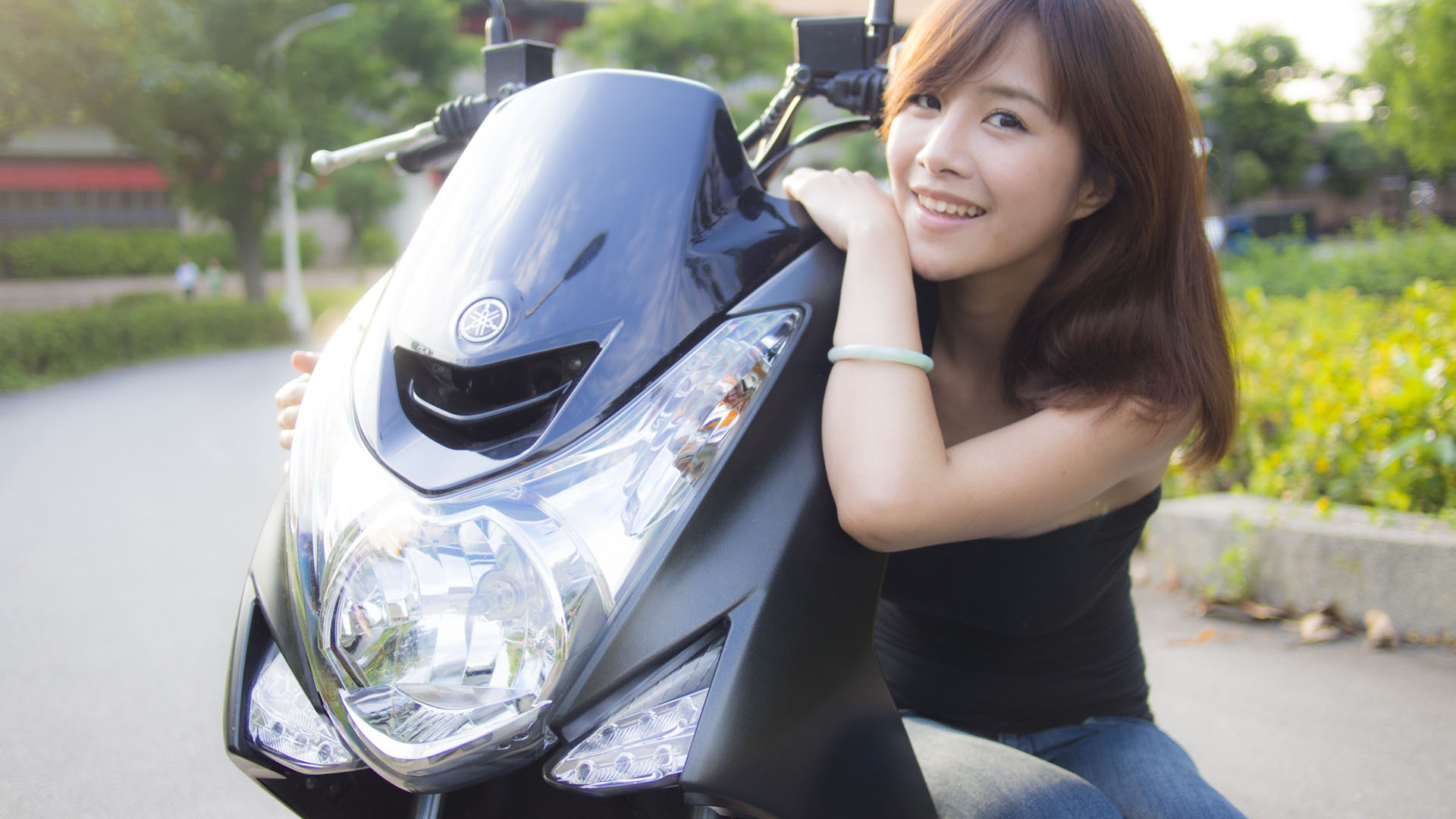 美女 阳光 可爱 高清 宽屏