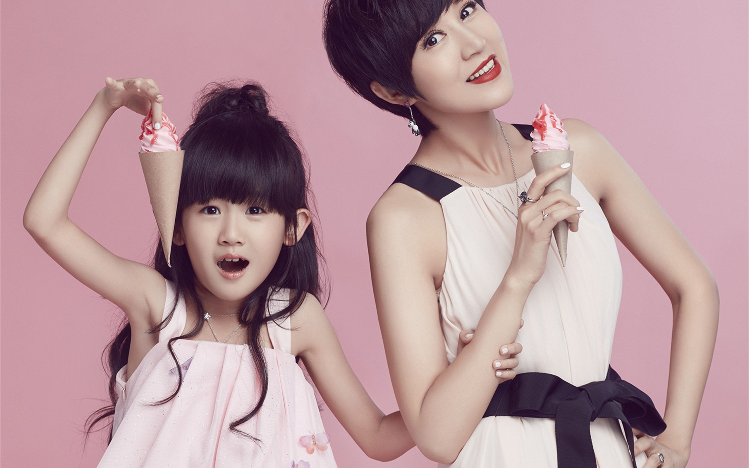 鲍蕾  贝儿  亲子照  温馨可爱   宽屏