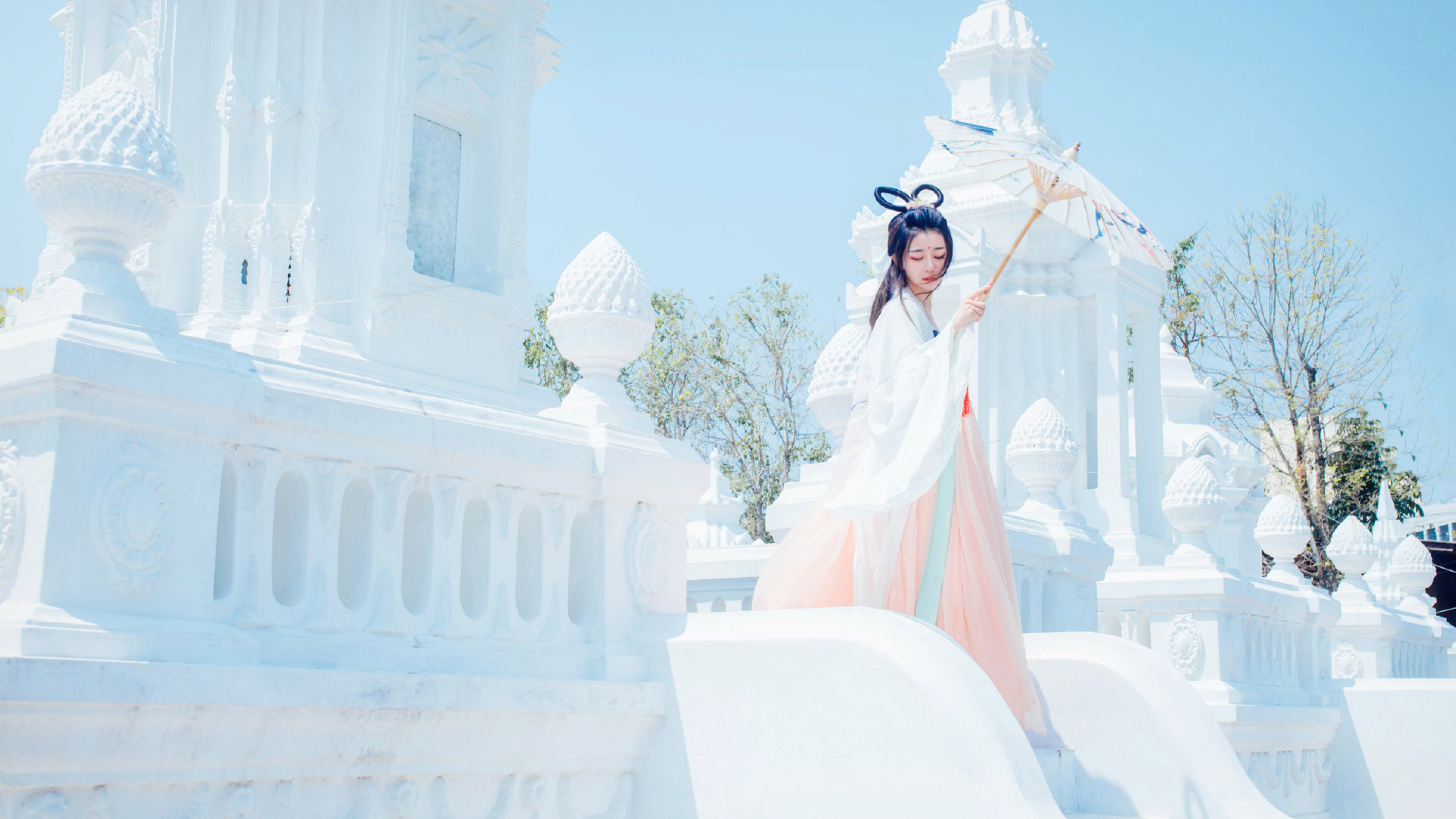 文艺古风 纸伞 白色建筑