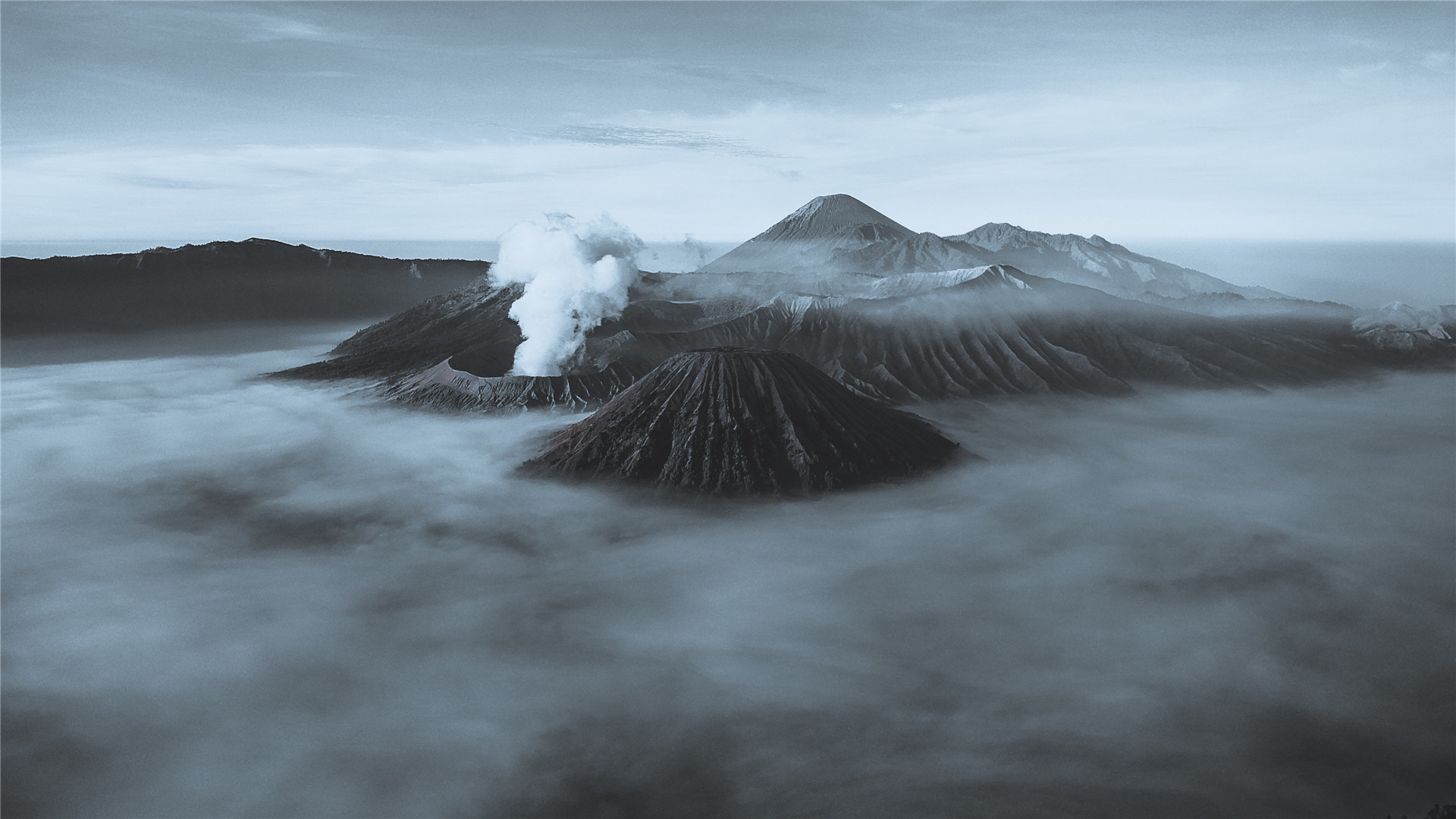 火山 航拍 云雾