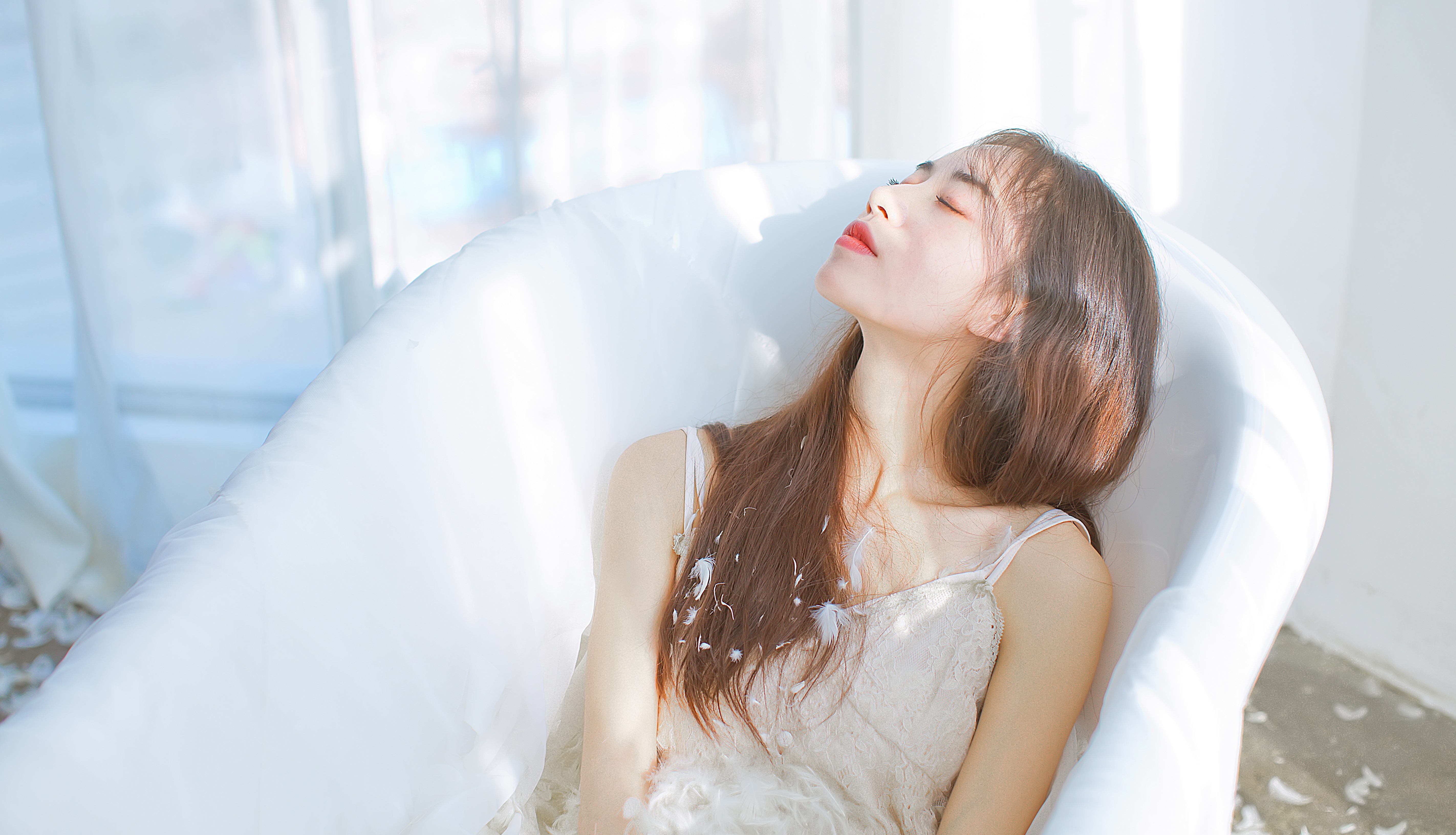 清纯 浴缸 羽毛