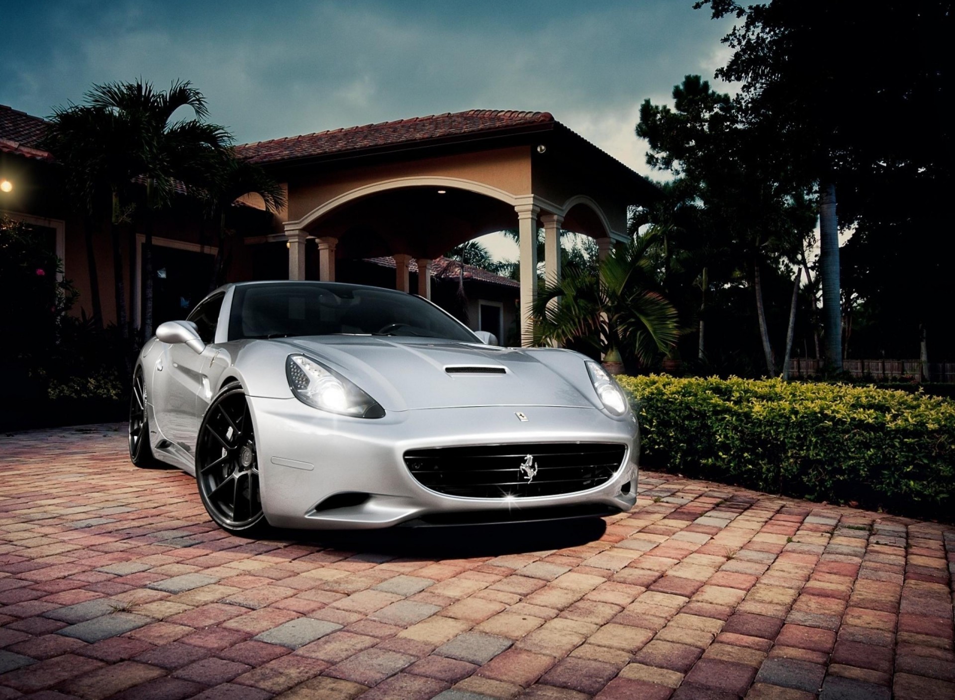 法拉利 银色跑车