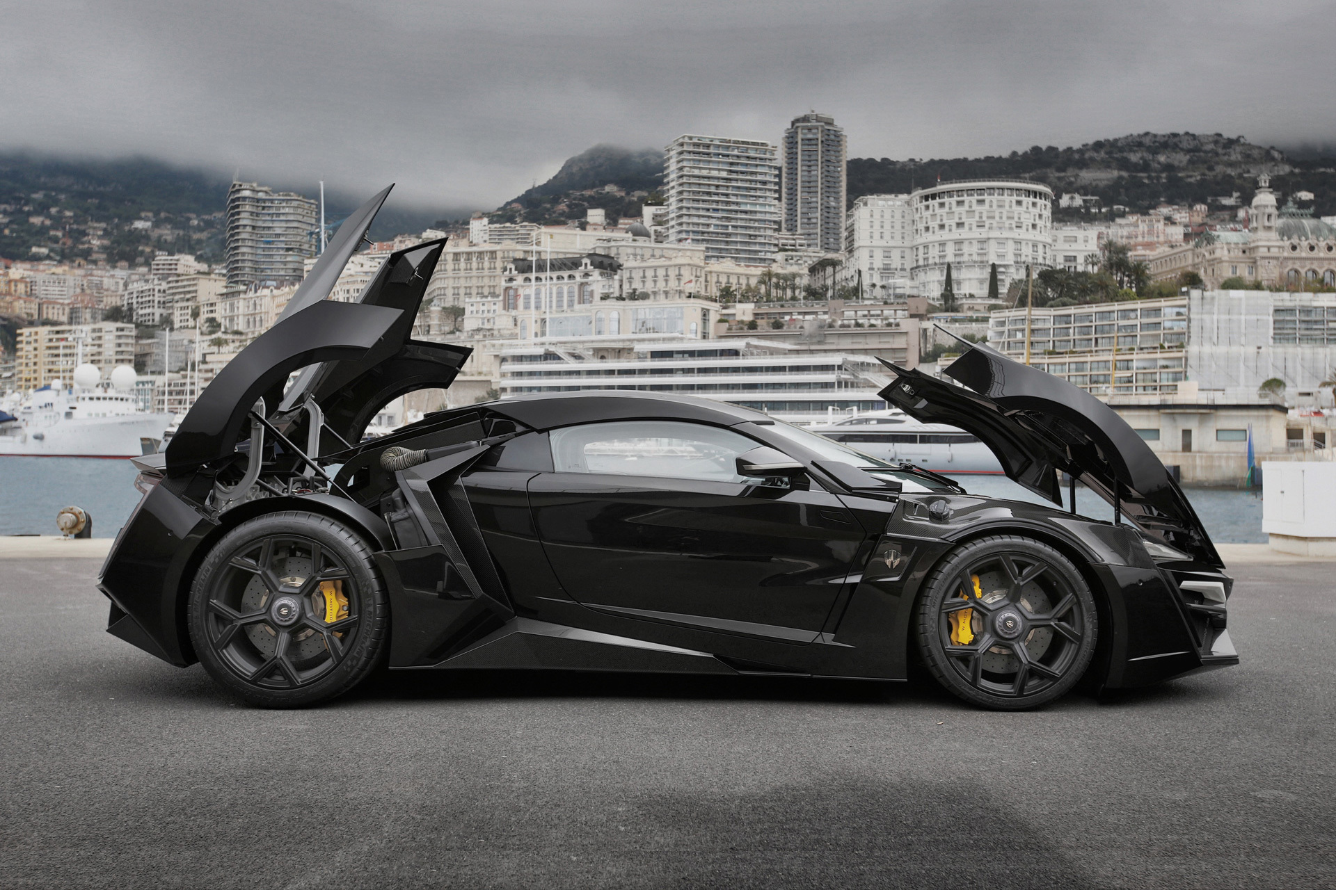 WMotors Lykan HyperSpor 黑色跑车