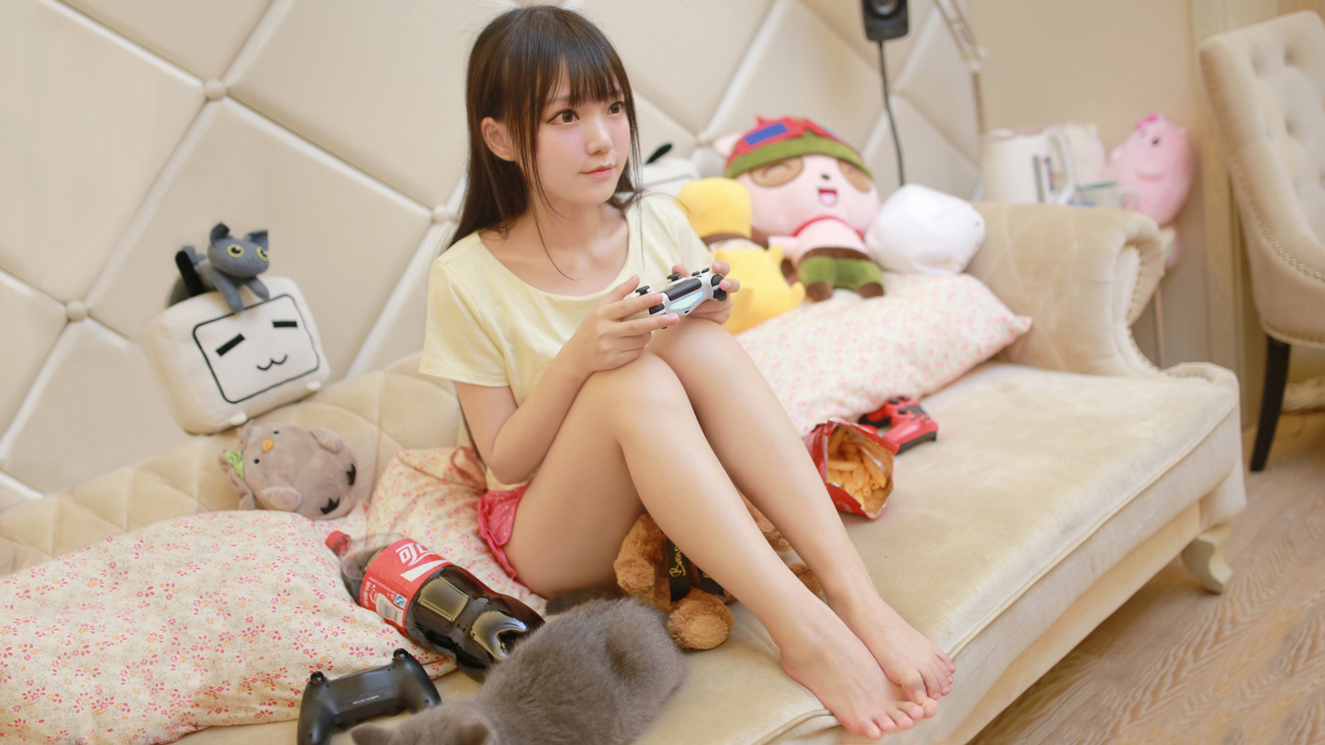 美女 清纯 咬人猫