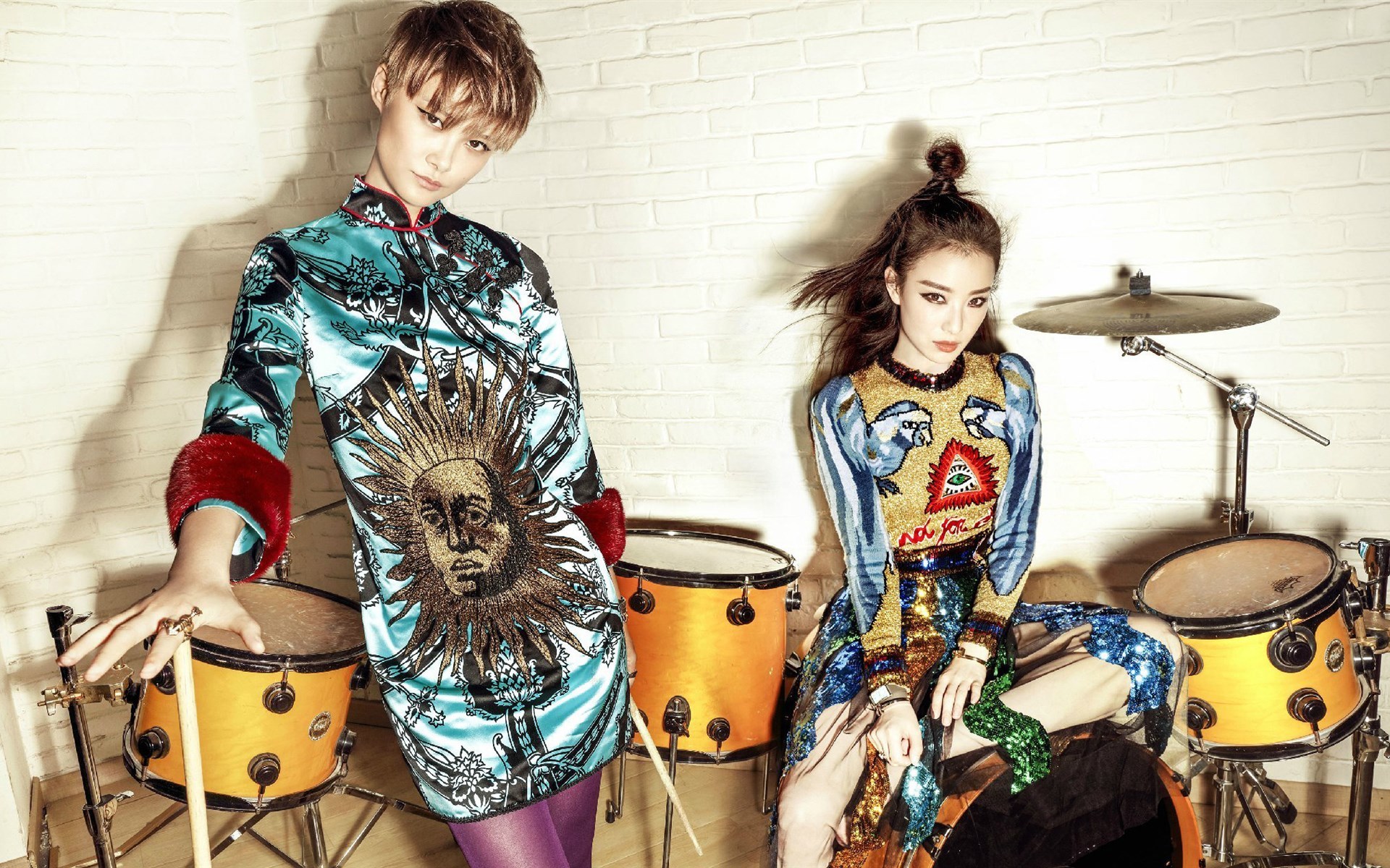 李宇春    倪妮   帅气写真   金属风   宽屏