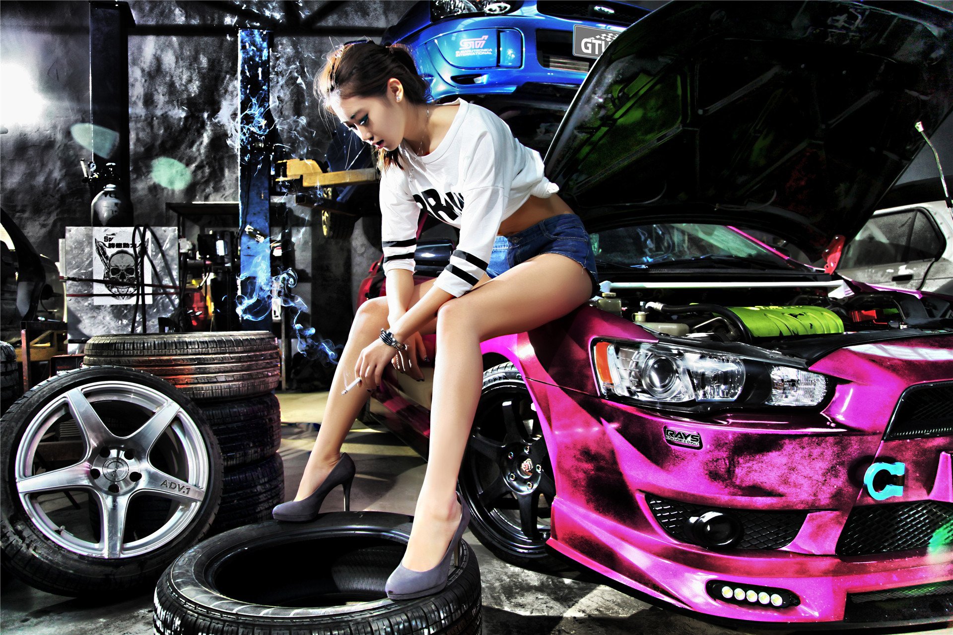 车模 改装车 性感 美女 吸烟