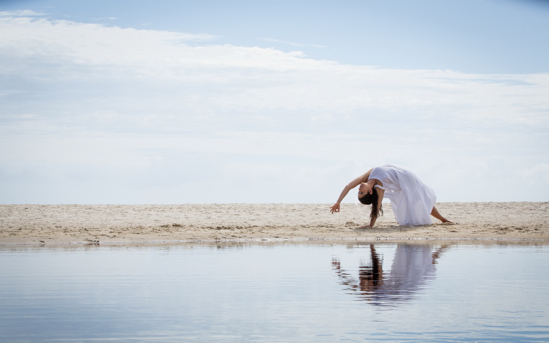 美女 跳舞 海边